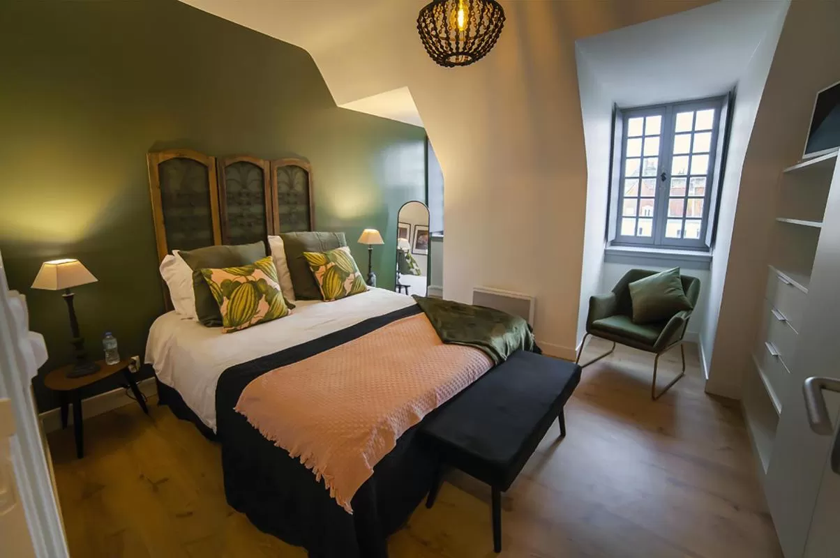 Bedroom, Bed in Bienvenue Chez Nous