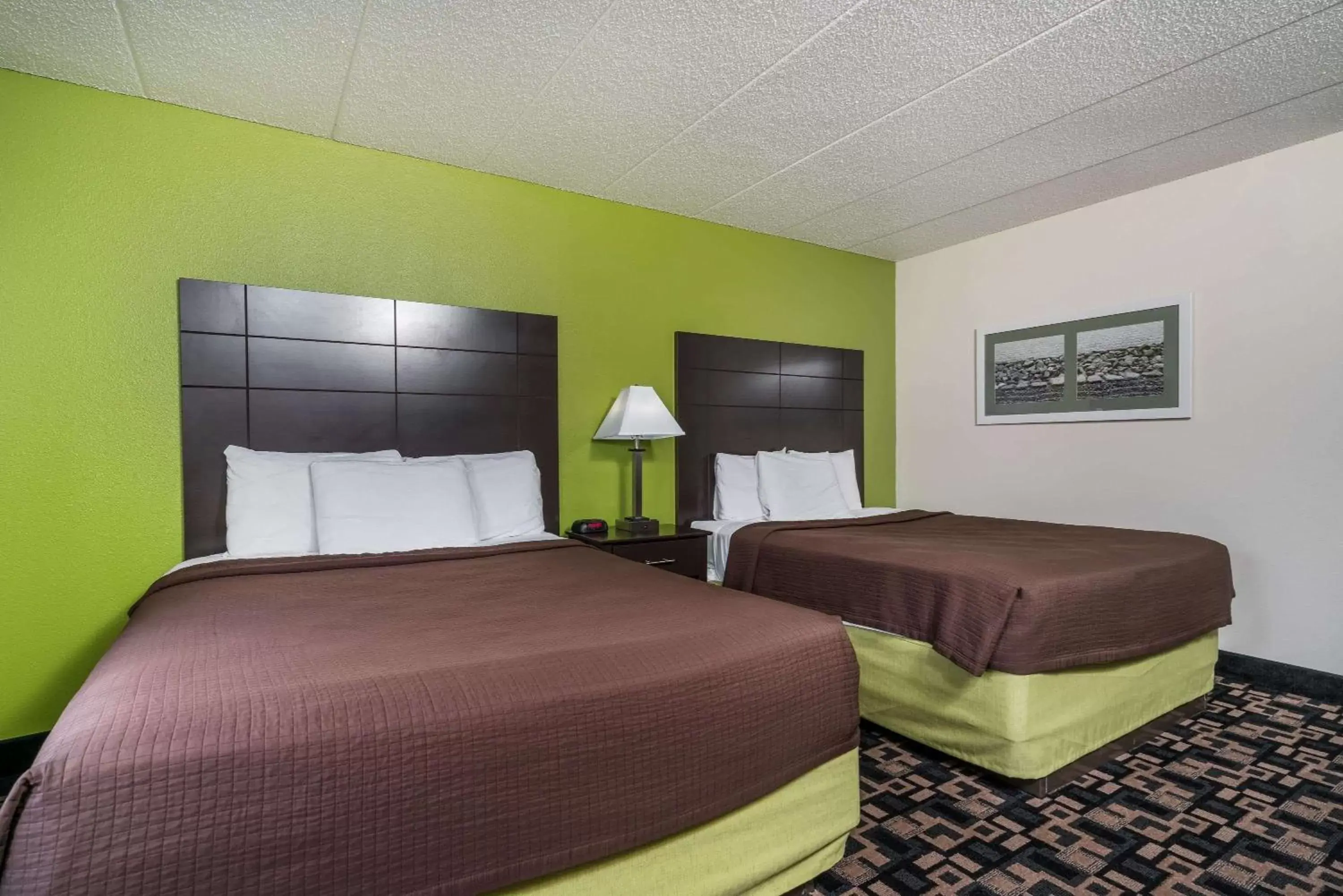 Queen Room with Two Queen Beds - Non-Smoking in Baymont by Wyndham Bloomington MSP Airport