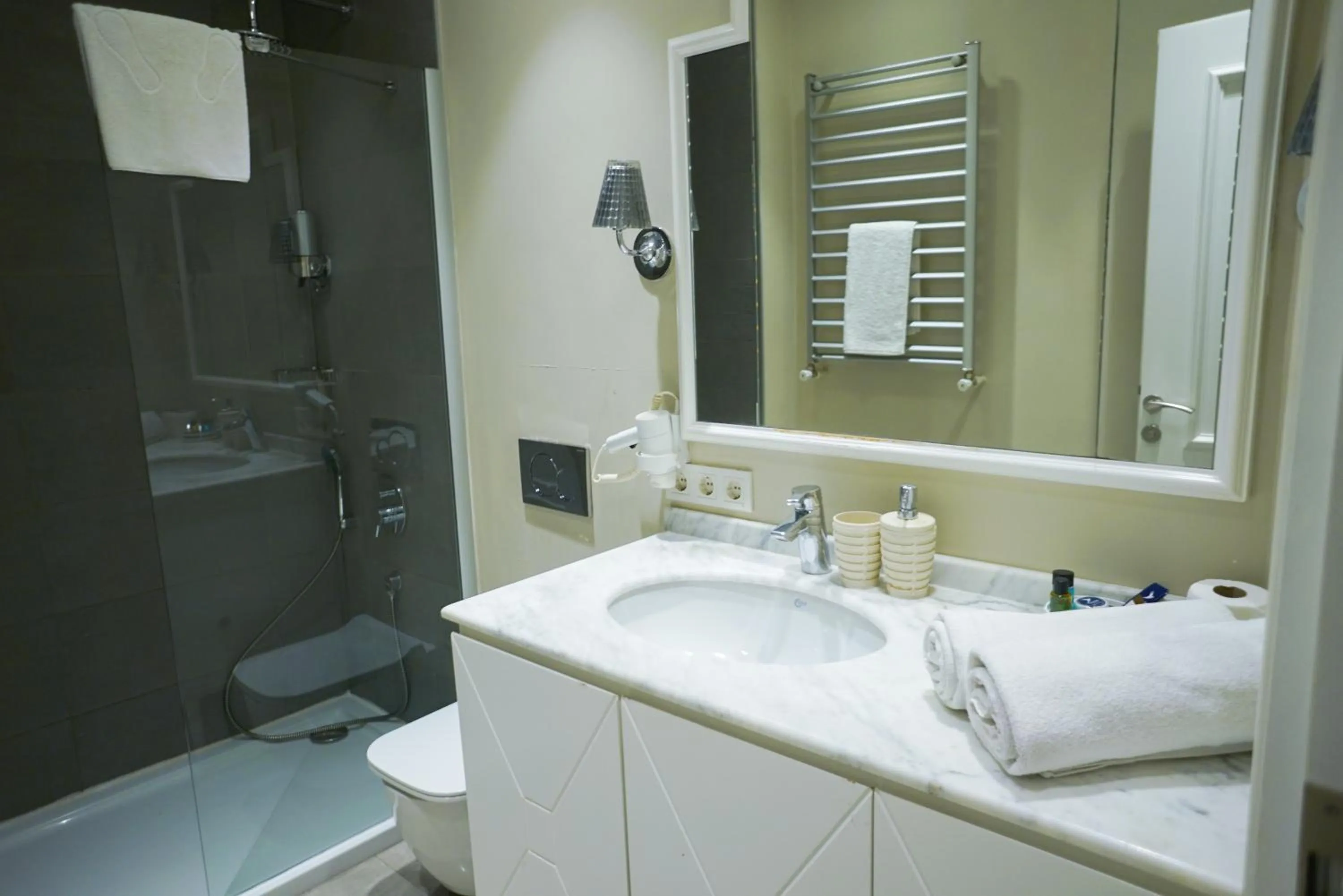 Shower in Triada Hotel Taksim - Special Category