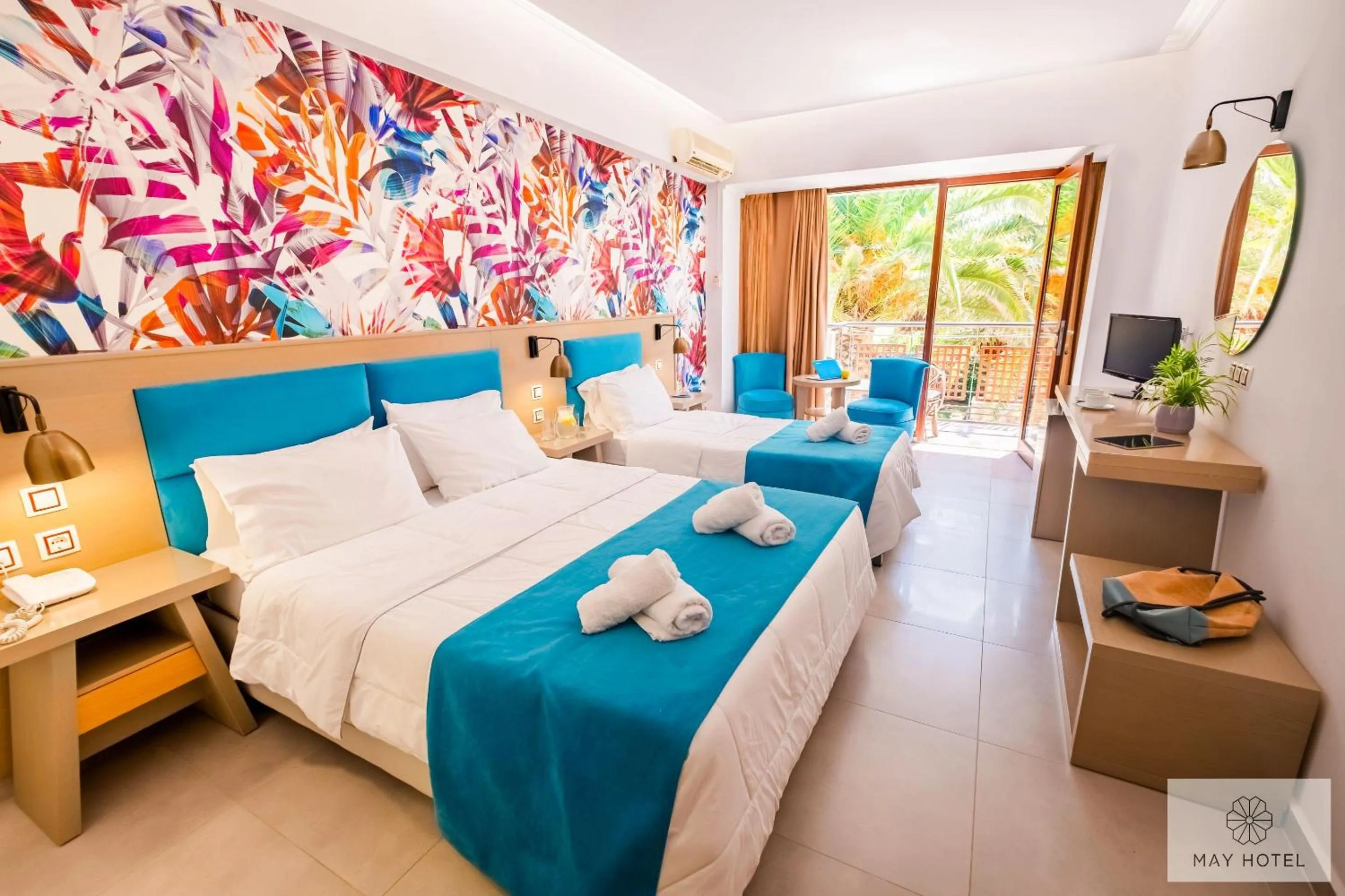 Photo of the whole room, Bed in May Beach Hotel