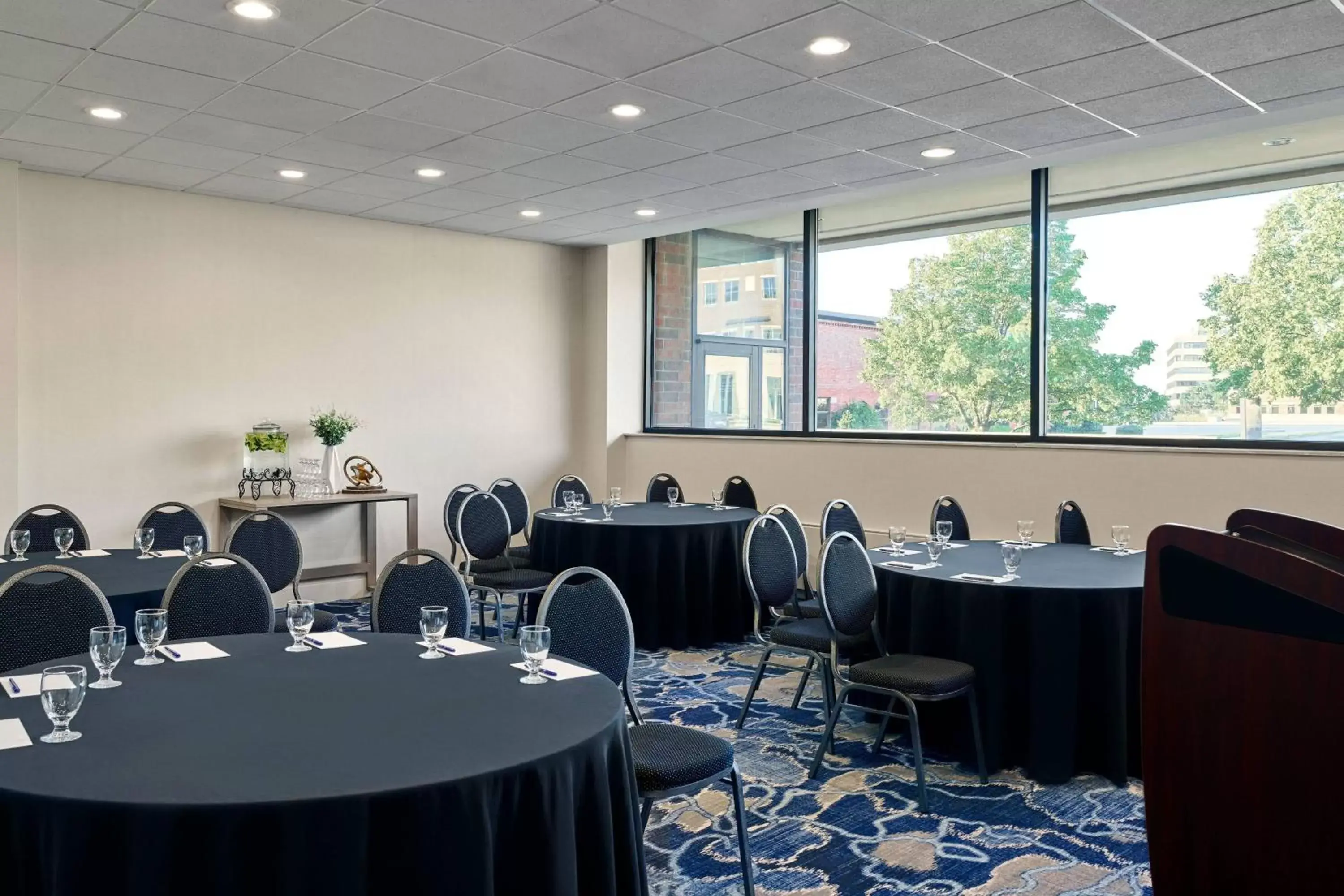 Meeting/conference room in Delta Hotels by Marriott Muskegon Convention Center