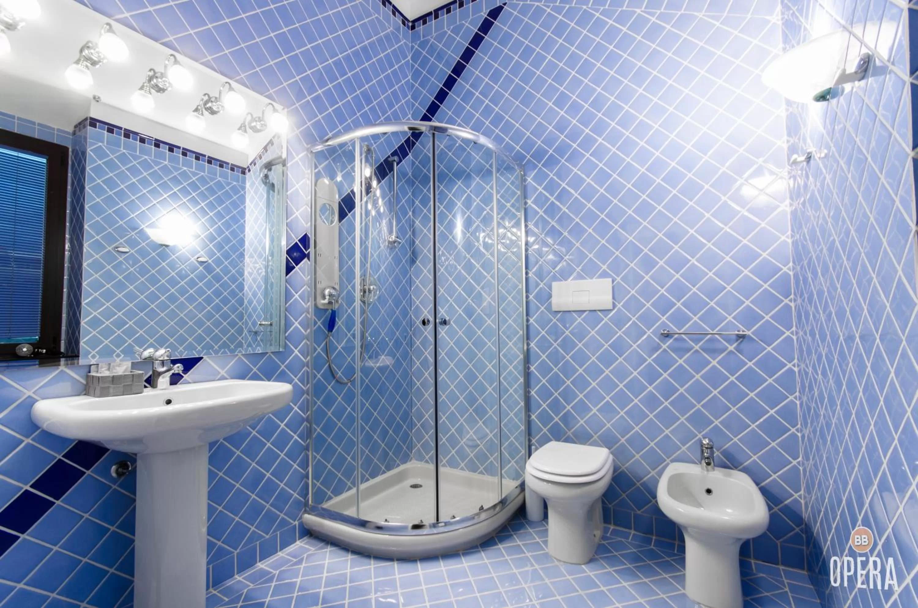 Shower, Bathroom in Opera B&B