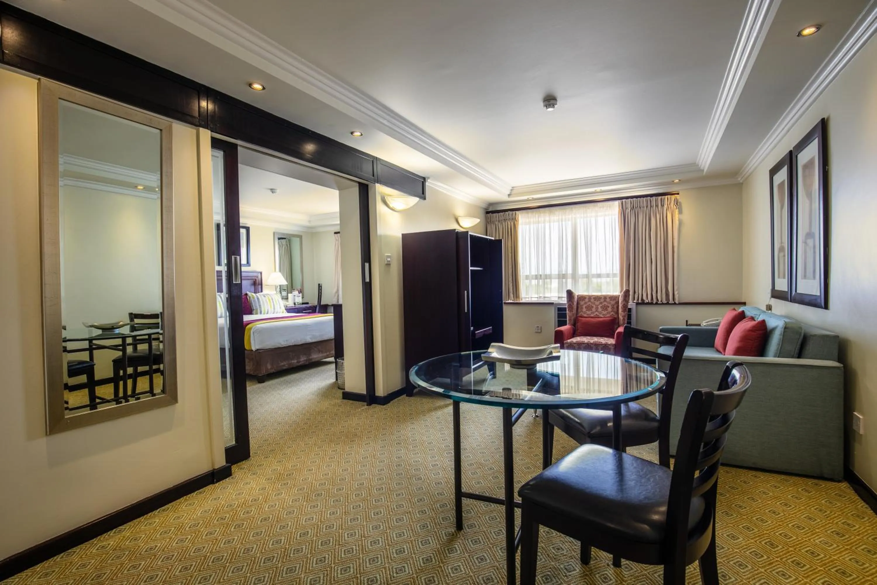 Photo of the whole room in Cresta President Hotel