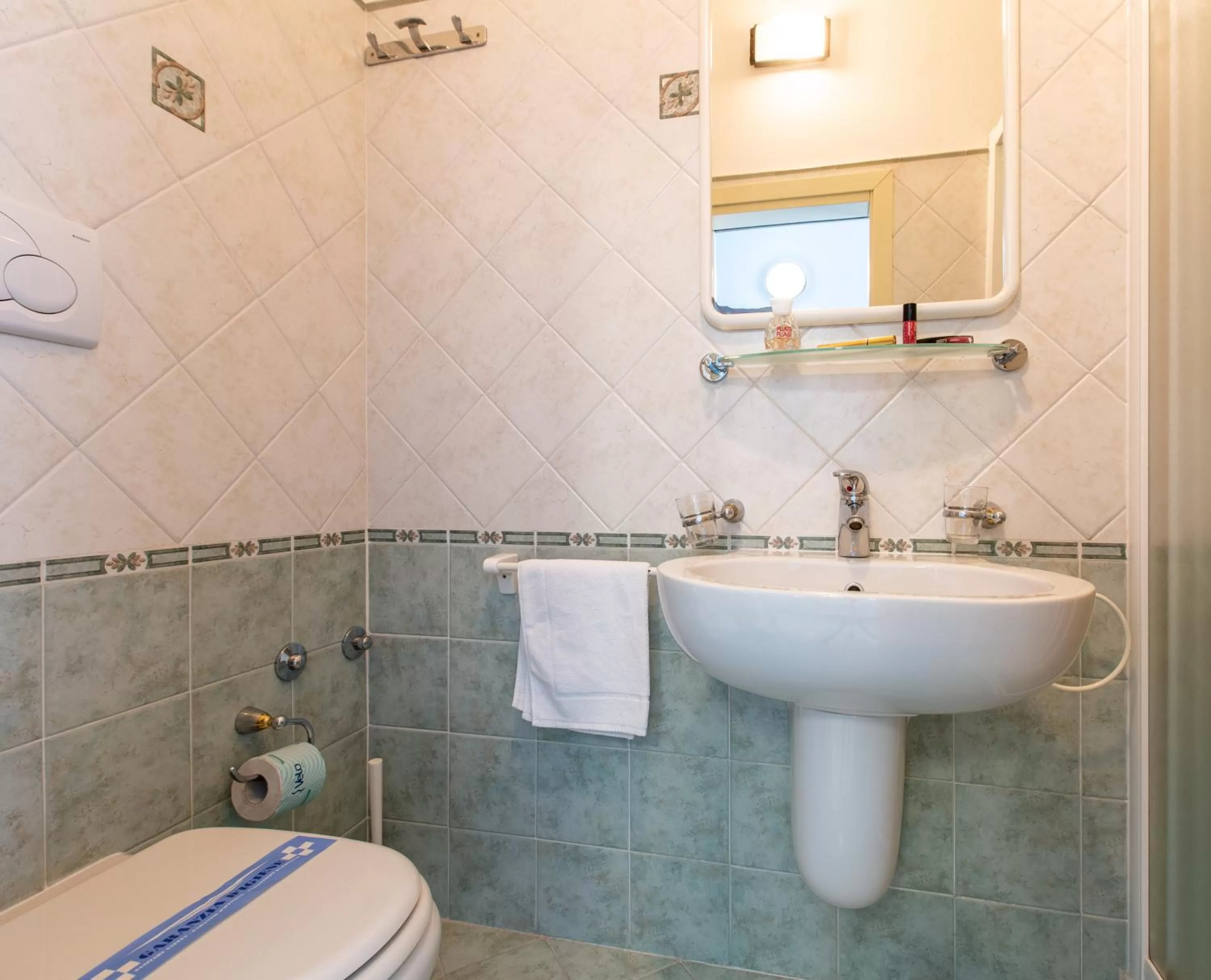 Shower in Hotel Sant'Angelo