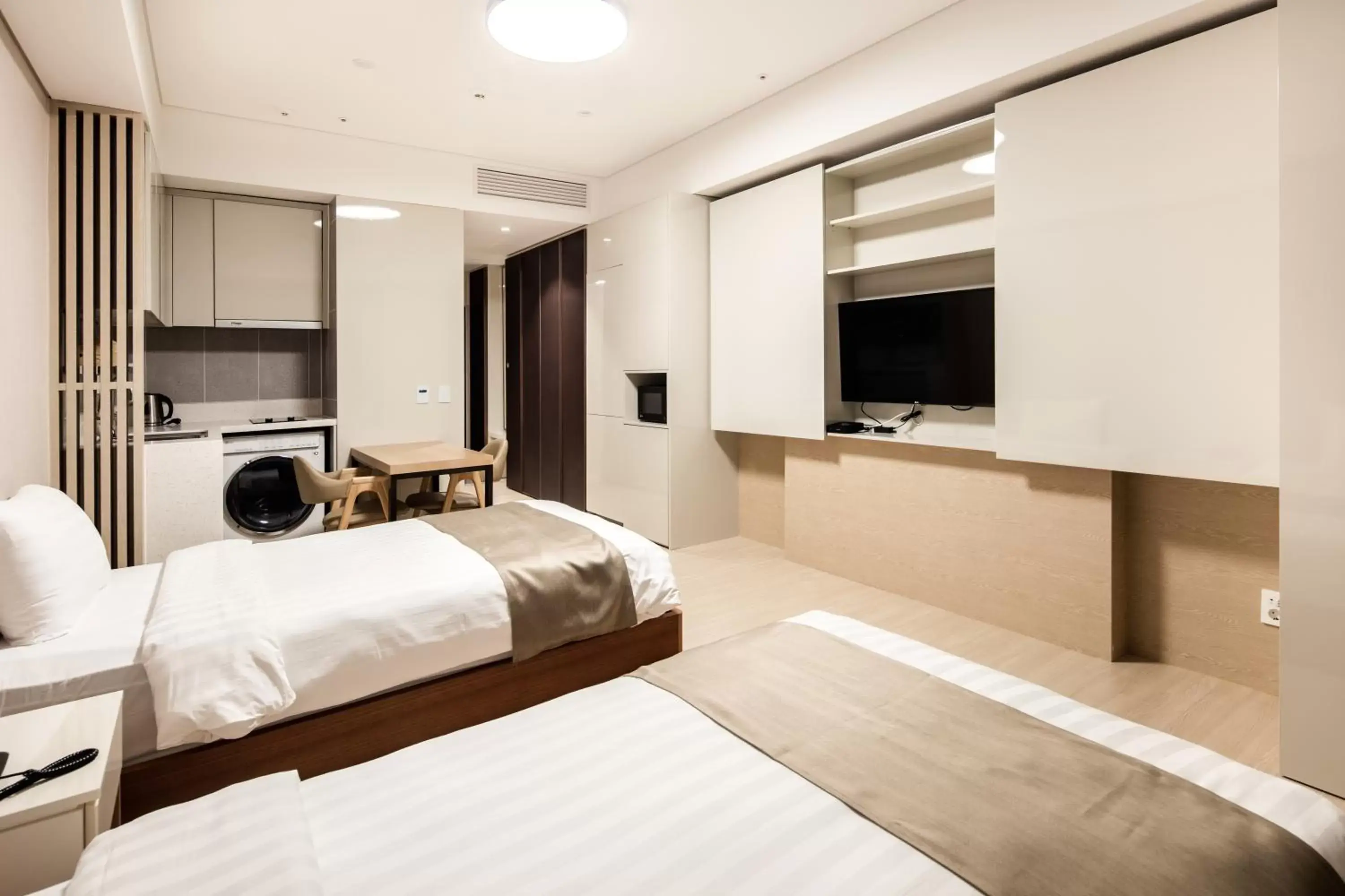 TV and multimedia, Bed in Golden Tulip Incheon Airport Hotel