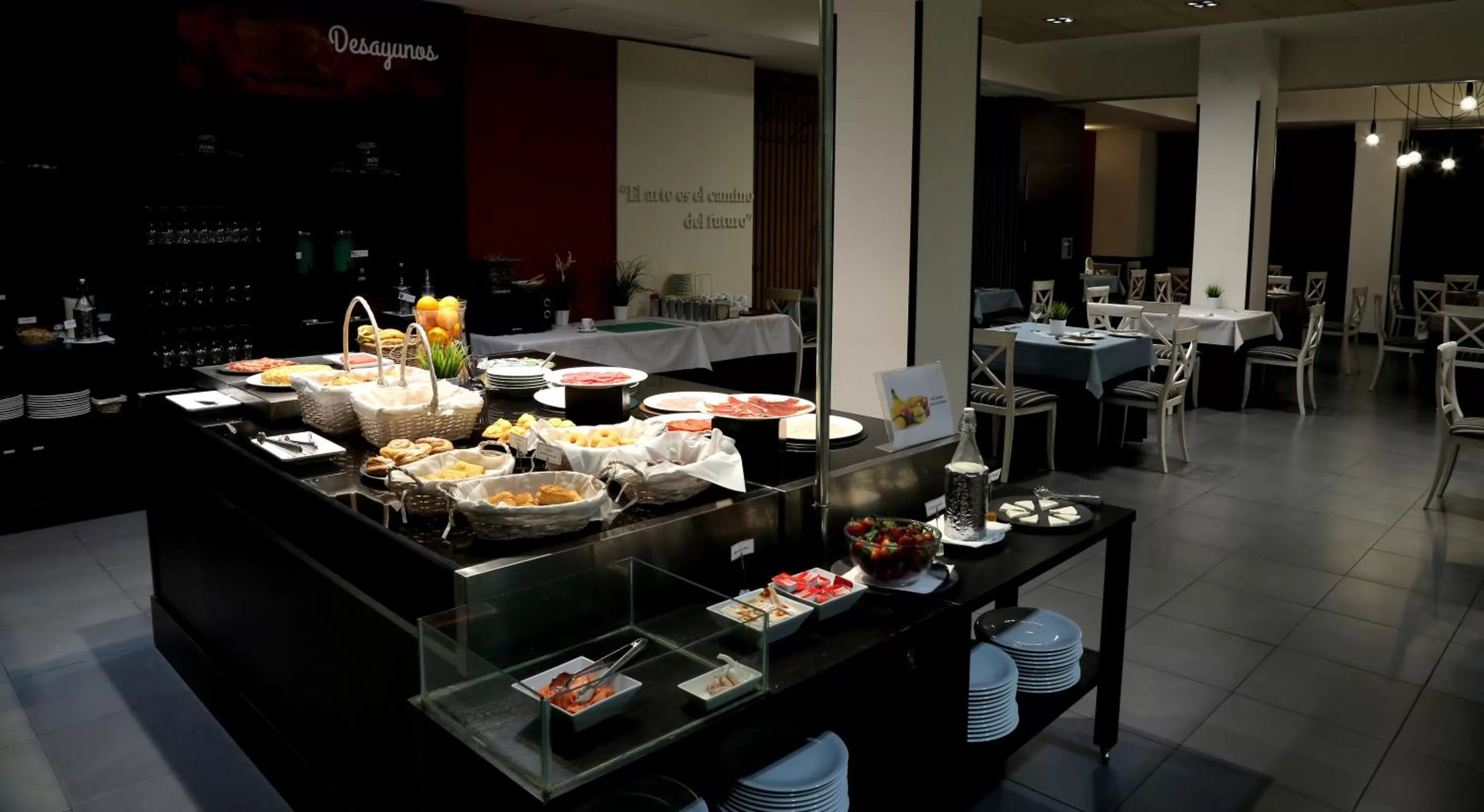 Buffet breakfast in Hotel Oriente