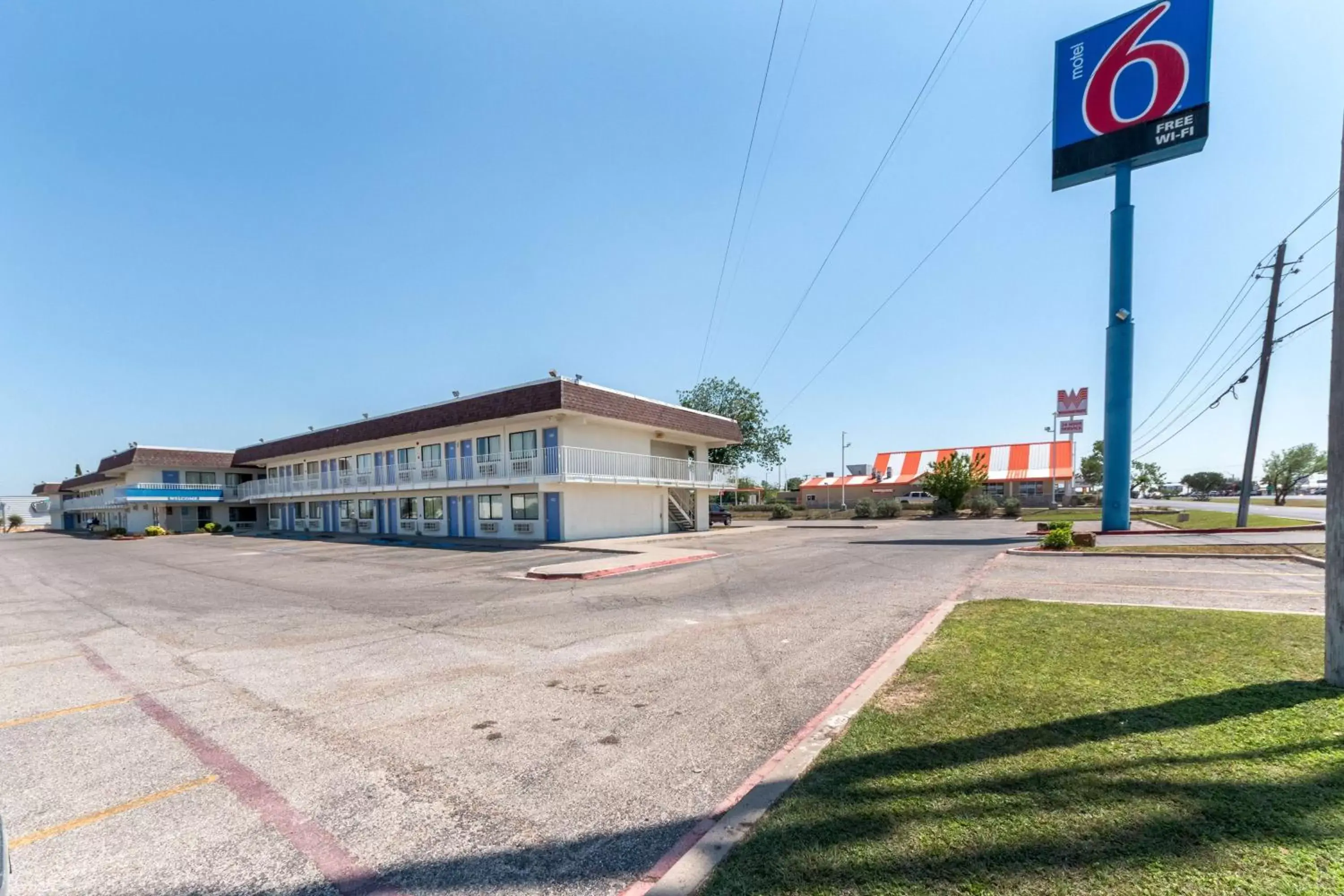 Property Building in Motel 6-Del Rio, TX