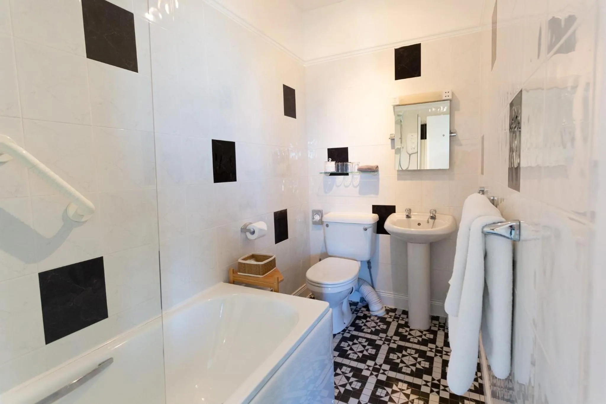 Shower in Shelleven Guest House