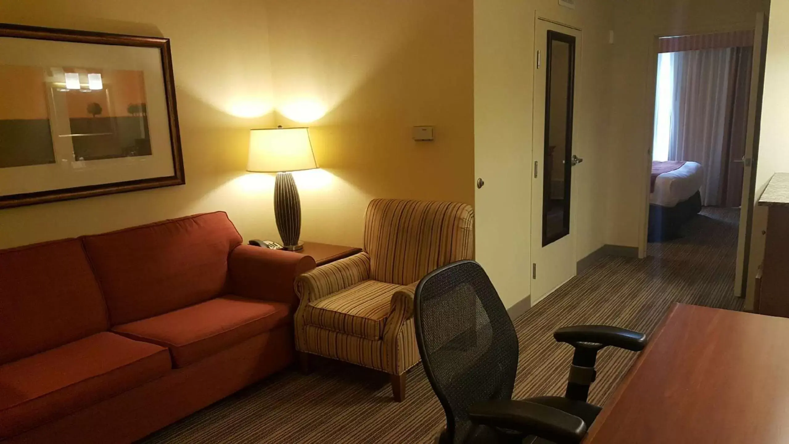 Photo of the whole room, Seating Area in Country Inn & Suites by Radisson, Rapid City, SD