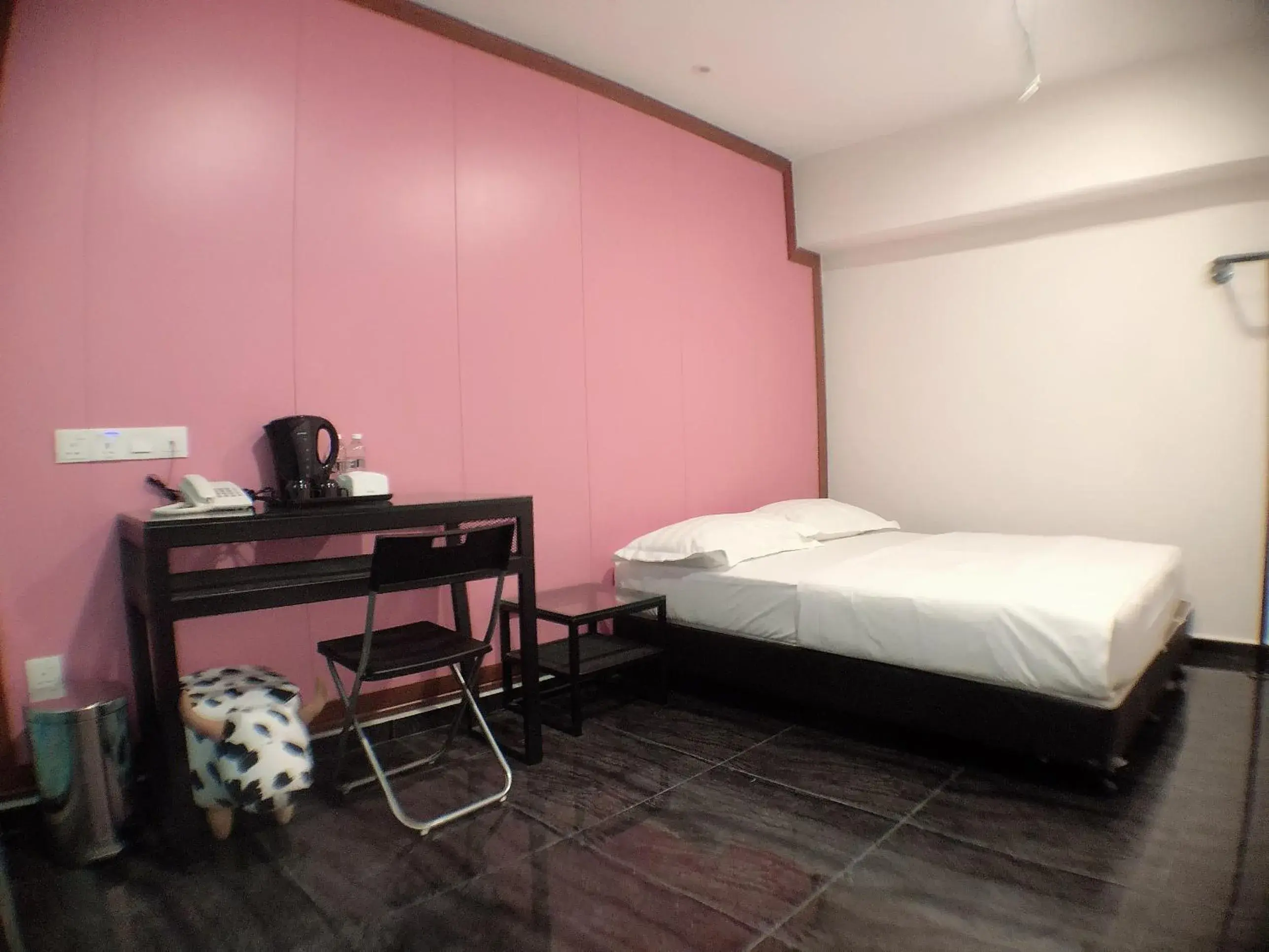 Photo of the whole room, Bed in M design Hotel @ Taman Pertama