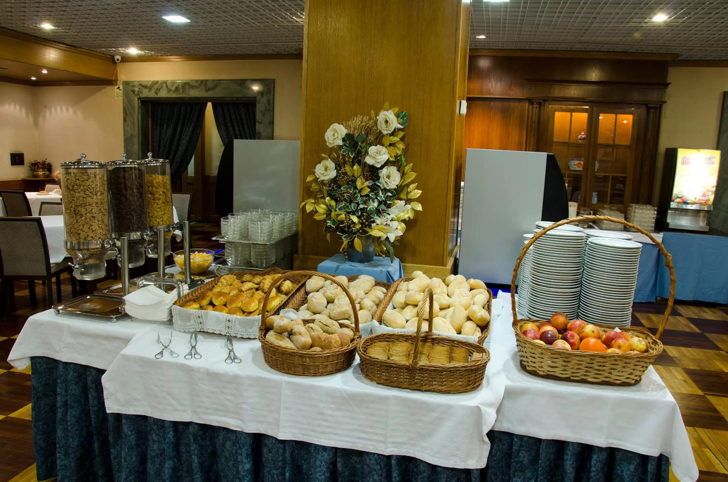 Food and drinks in VIP Inn Berna Hotel