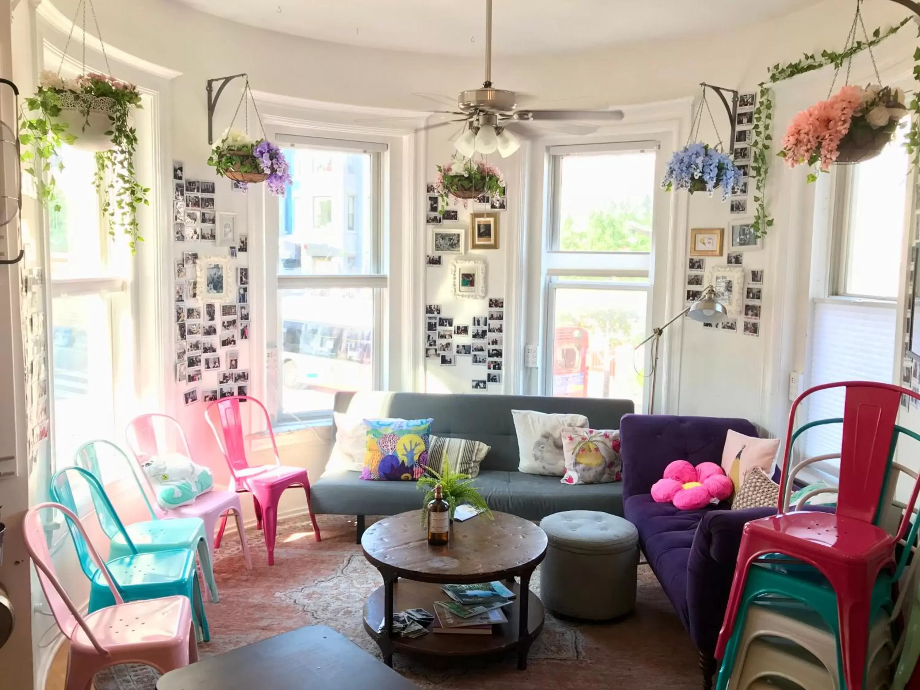 Kitchen or kitchenette, Seating Area in HighRoad Washington DC