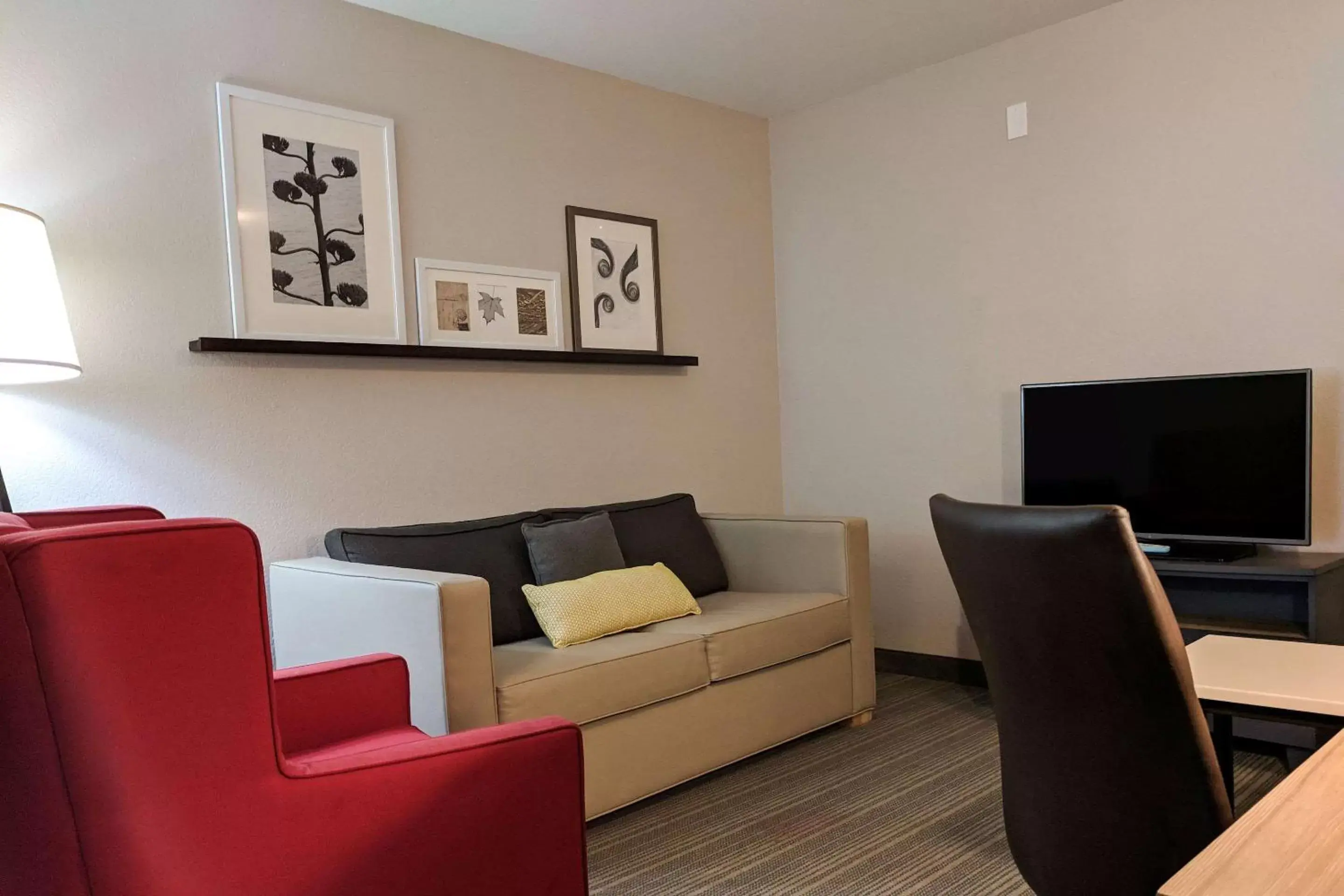 Photo of the whole room, Seating Area in Comfort Inn & Suites Slidell