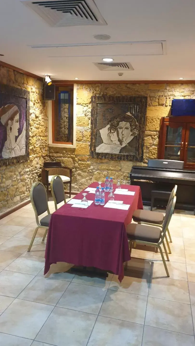 Meeting/conference room, Restaurant/Places to Eat in Castelli Hotel Nicosia