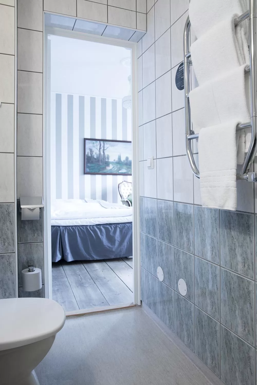 Bathroom, Bed in Hotell Breda Blick