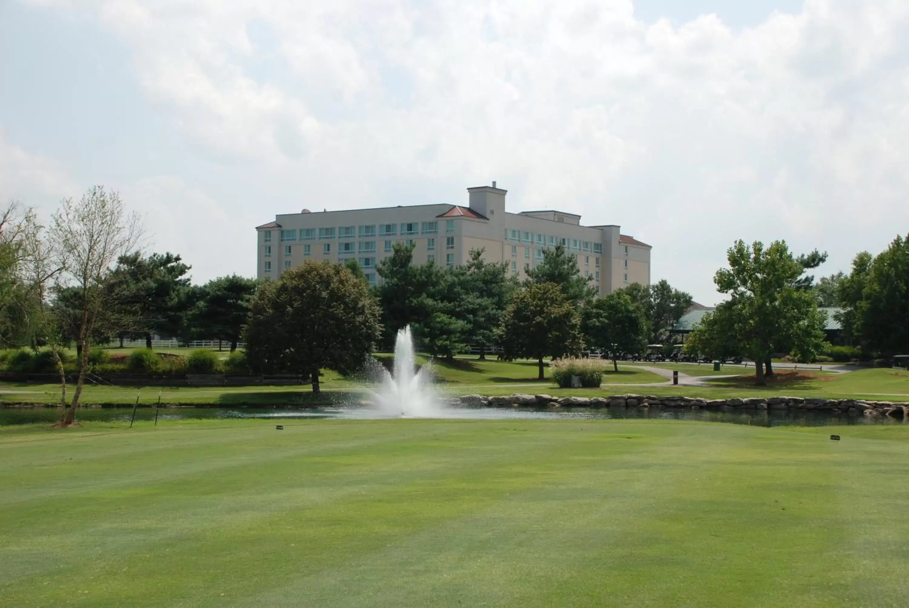 Golfcourse, Property Building in Holiday Inn University Plaza-Bowling Green, an IHG Hotel