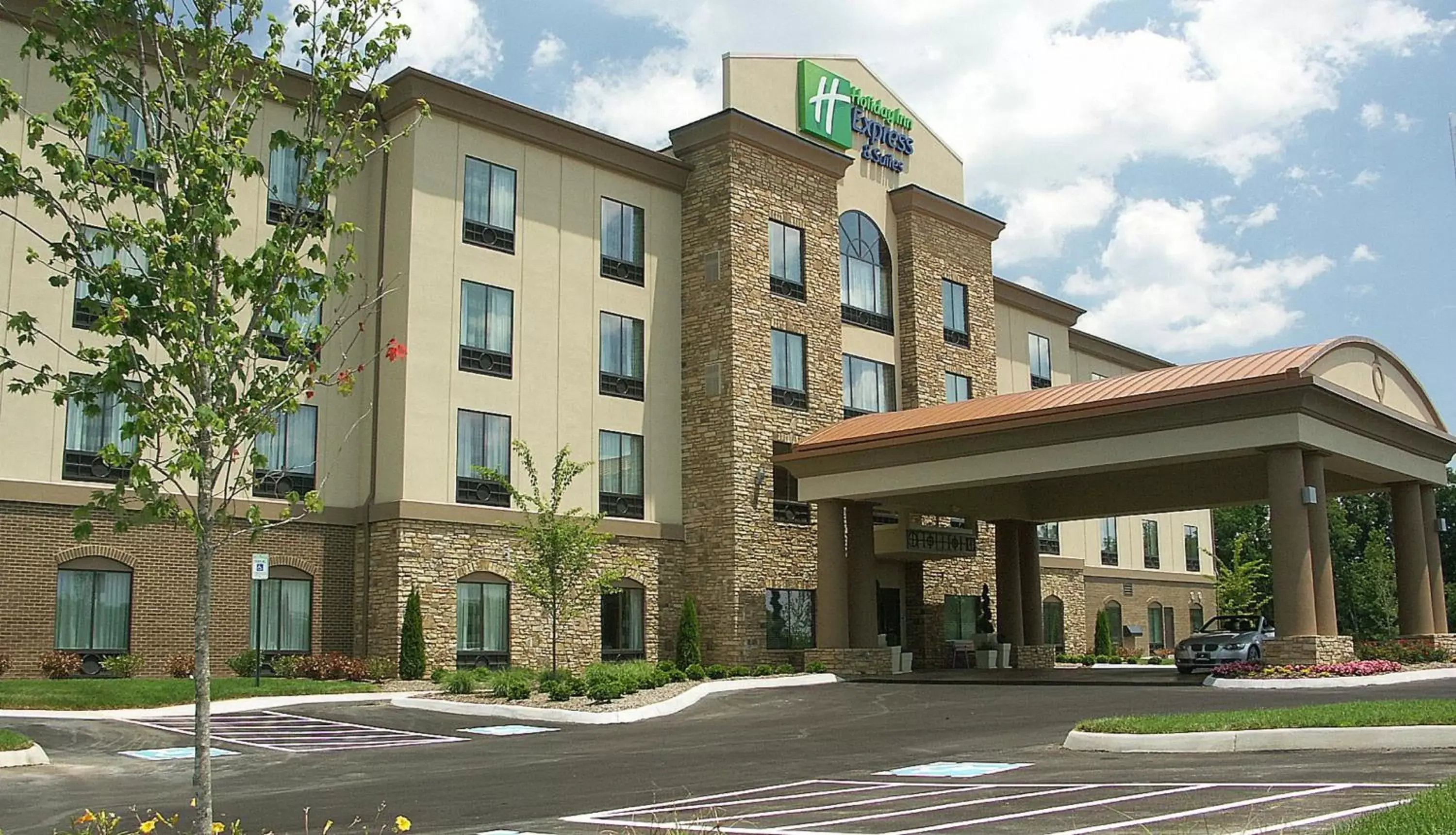 Property Building in Holiday Inn Express & Suites - Cleveland Northwest, an IHG Hotel