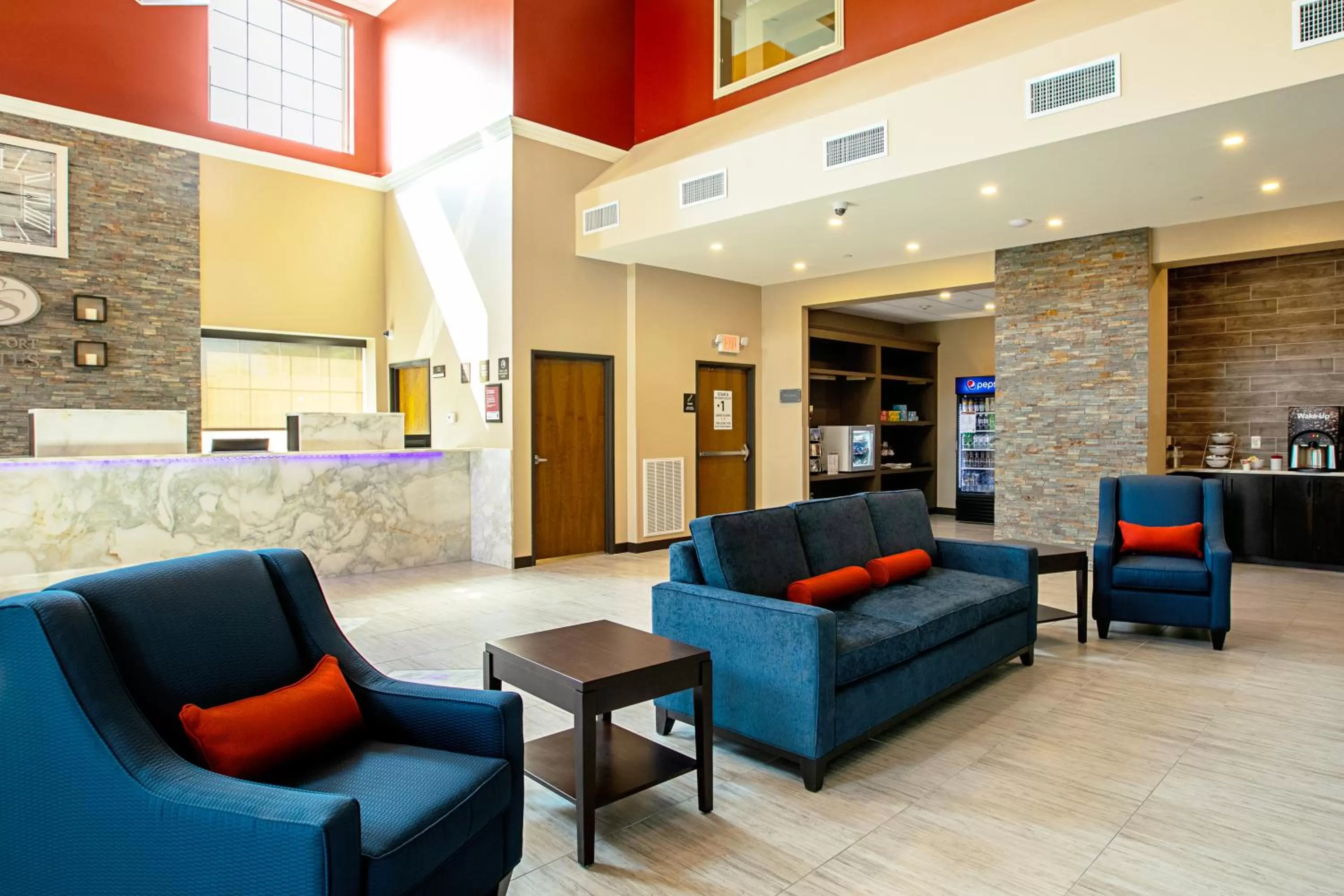Lobby or reception in Comfort Suites Fishkill near Interstate 84