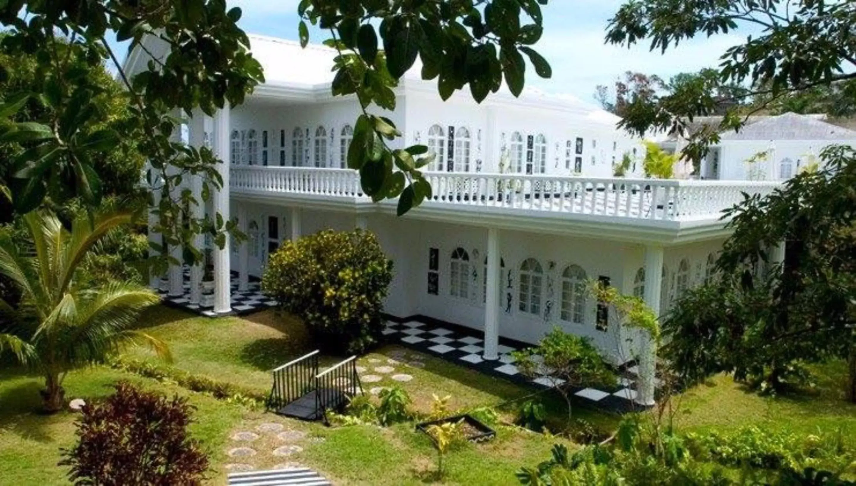 Facade/entrance, Property Building in Jamaica Palace Hotel