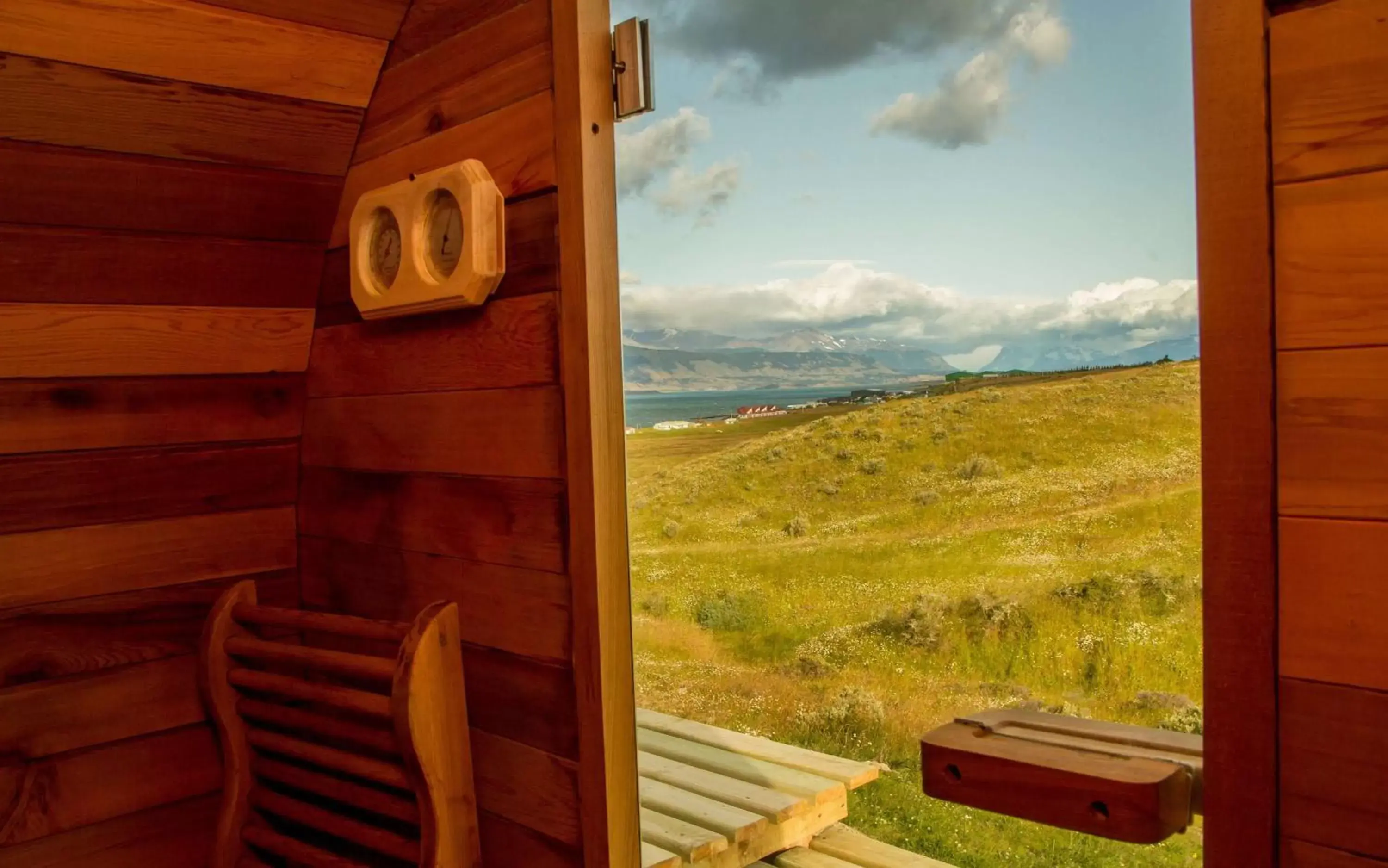 Sauna, Mountain View in Best Western Patagonia