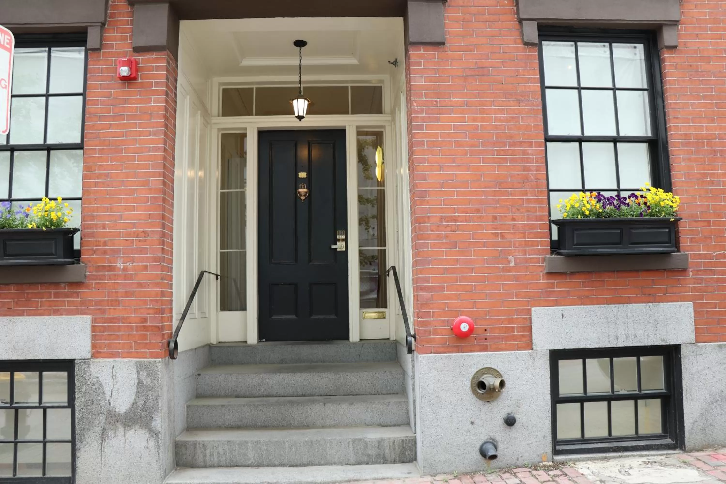 Facade/entrance in Charming & Stylish Studio on Beacon Hill #15