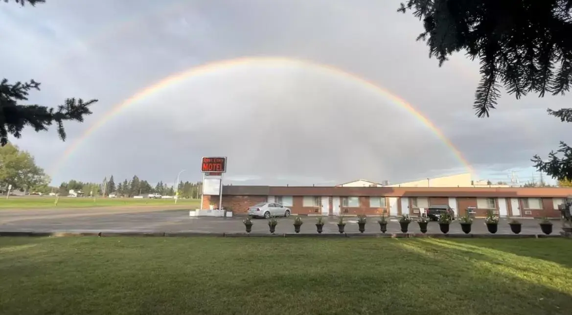 Property Building in Rest Easy Motel