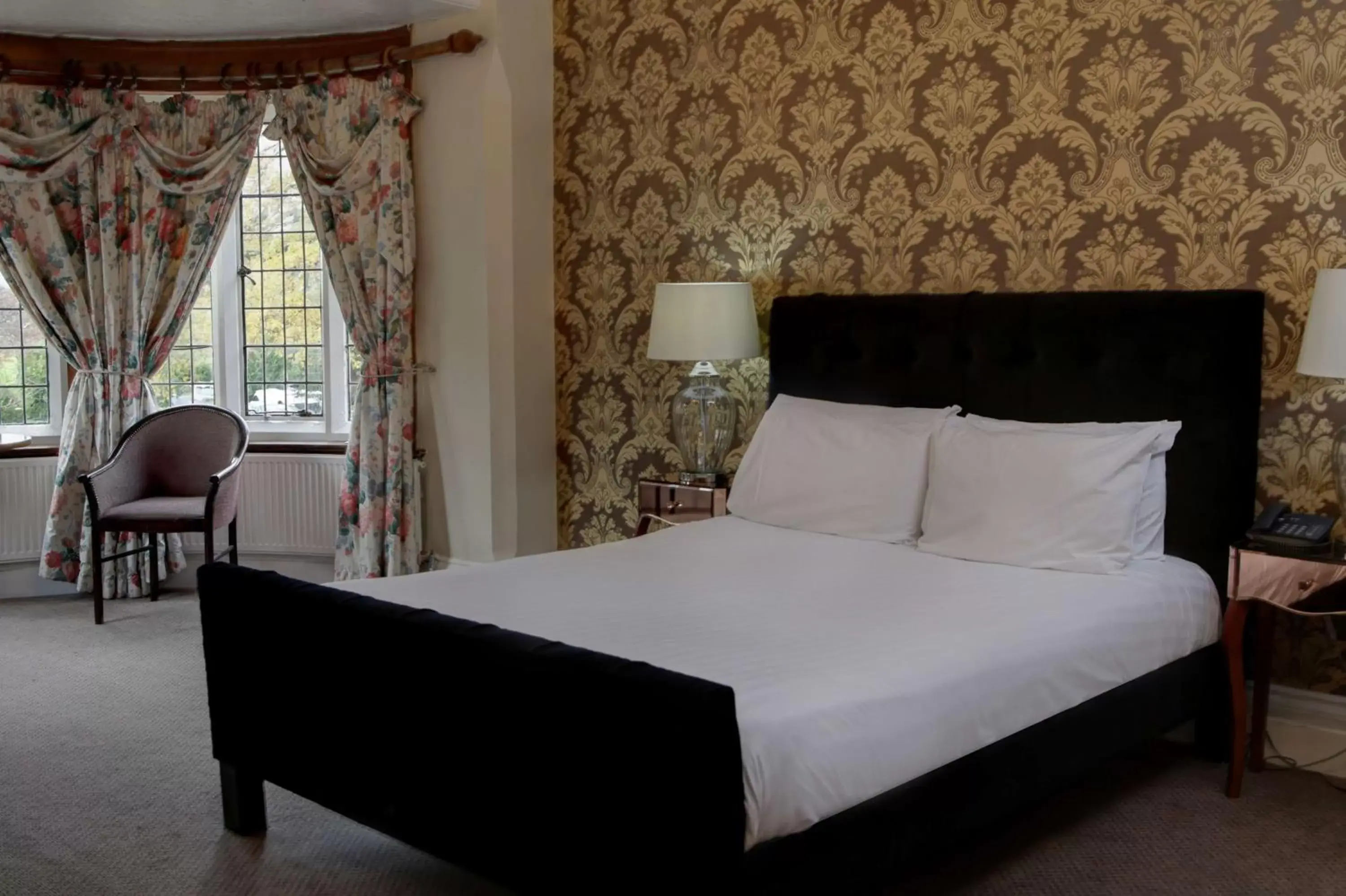 Photo of the whole room, Bed in Risley Hall Hotel