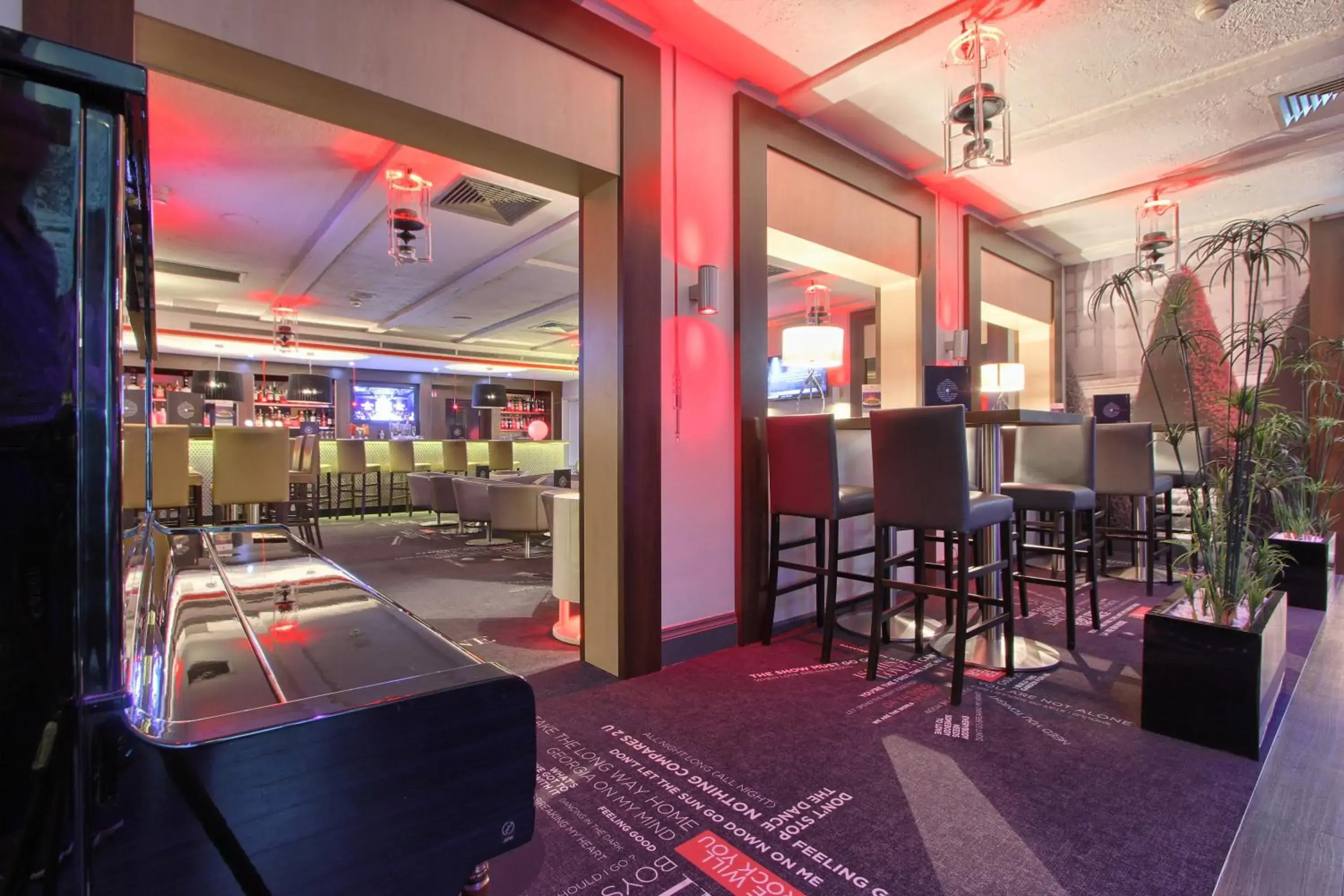 Lounge or bar, Restaurant/Places to Eat in Mercure Paris Velizy