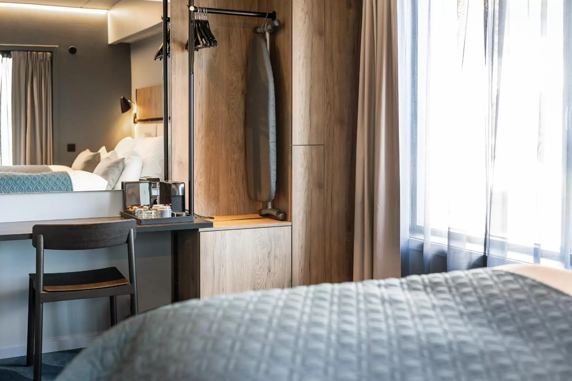 wardrobe, Bed in Quality Hotel Grand Larvik