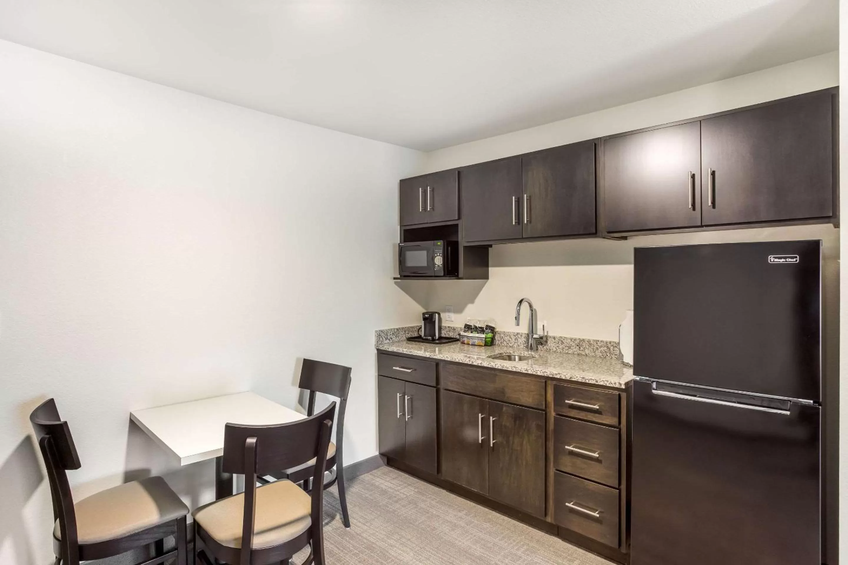 Kitchen or kitchenette in MainStay Suites Logan Ohio-Hocking Hills