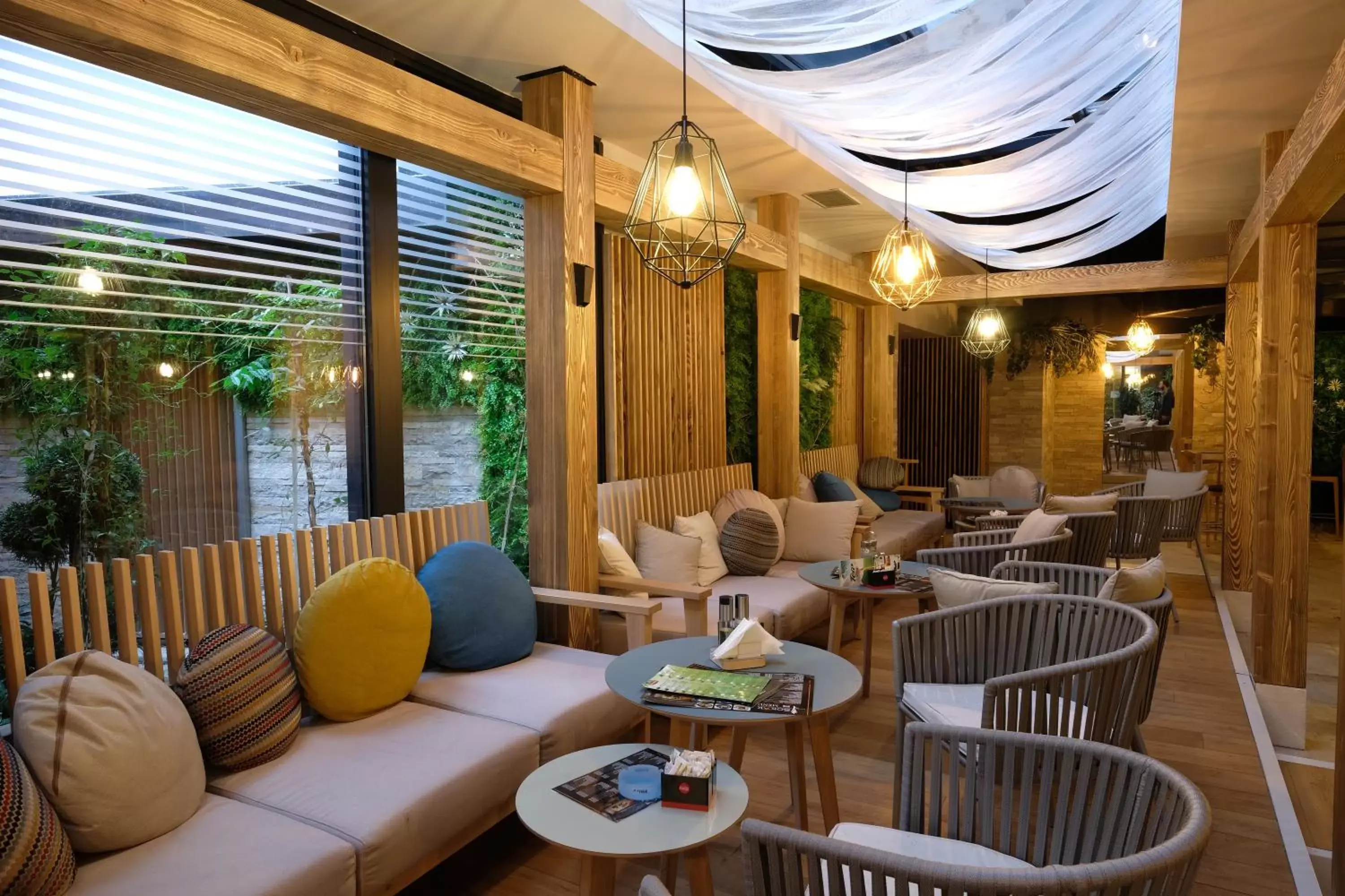 Lounge or bar in Hollywood Hotel Lounge or bar in Hollywood Hotel