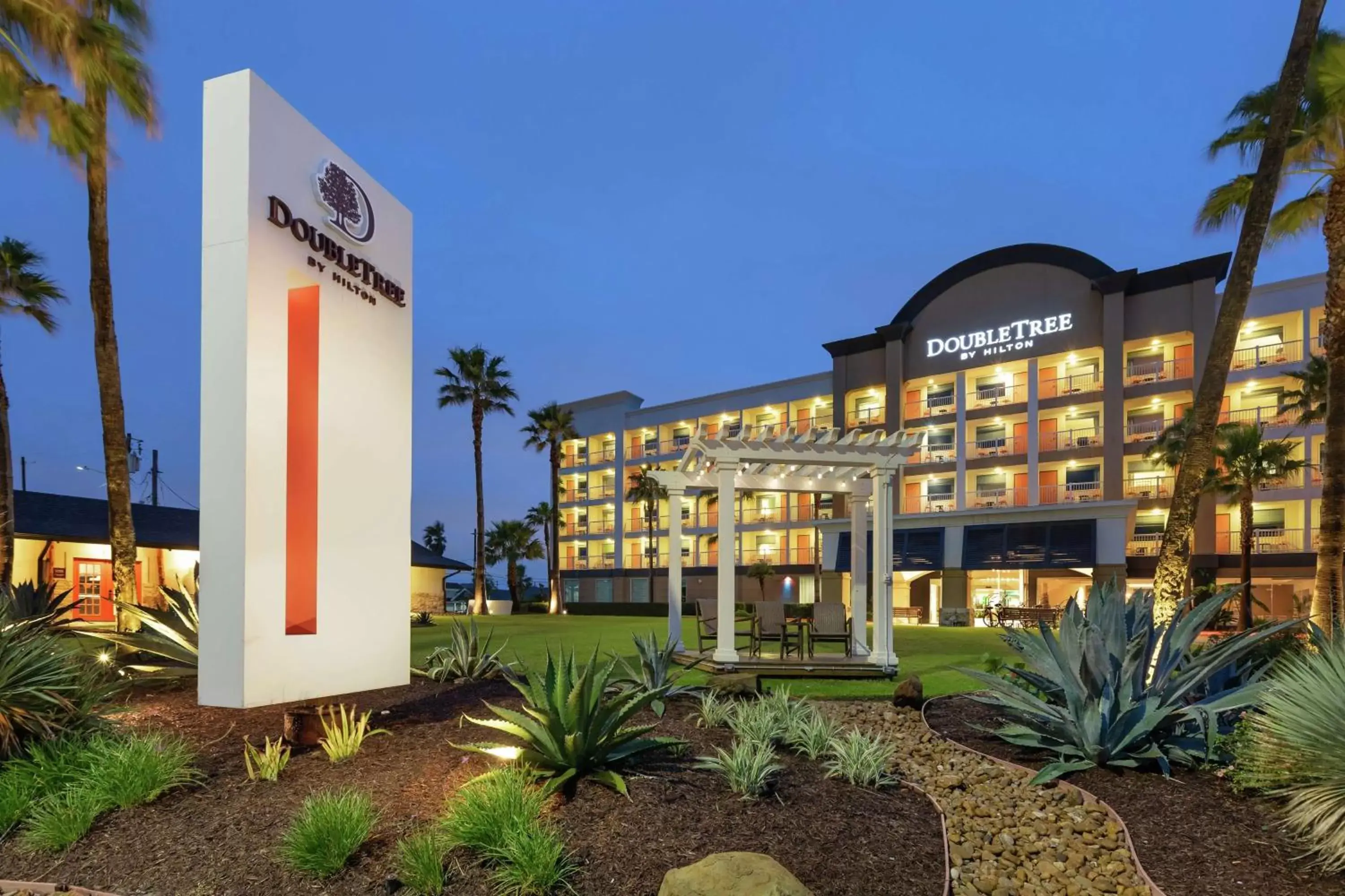 Property Building in DoubleTree by Hilton Galveston Beach