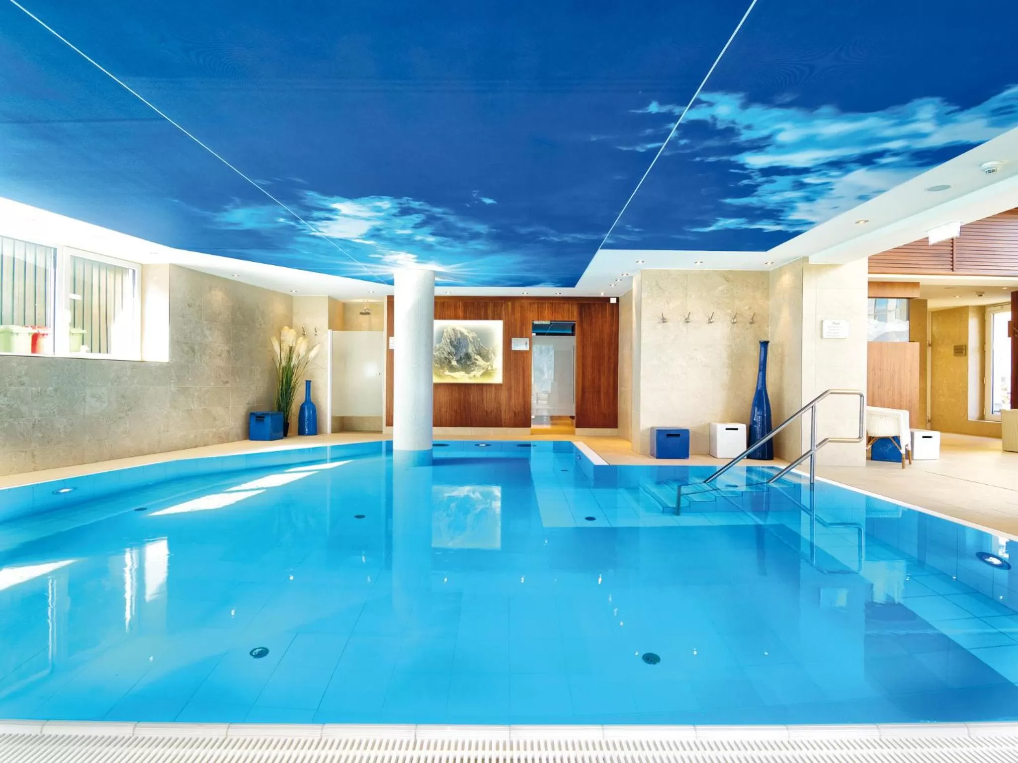 Swimming pool in Hotel Salzburger Hof
