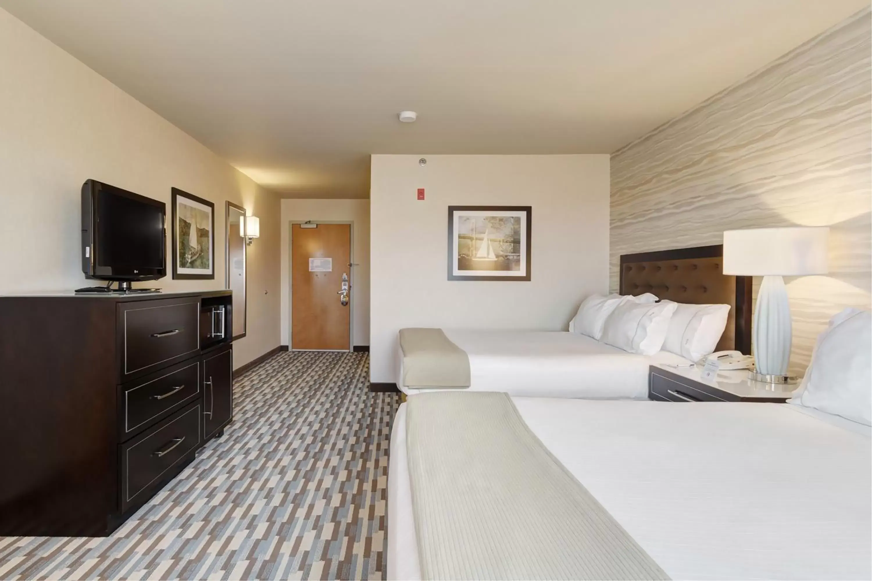 Photo of the whole room, Bed in Holiday Inn Express Hotel & Suites Warwick-Providence Airport, an IHG Hotel