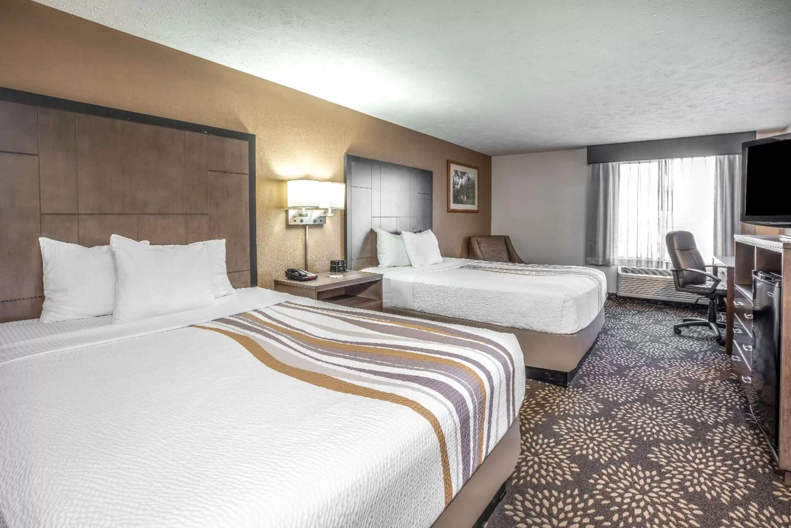 Photo of the whole room, Bed in La Quinta by Wyndham Wenatchee