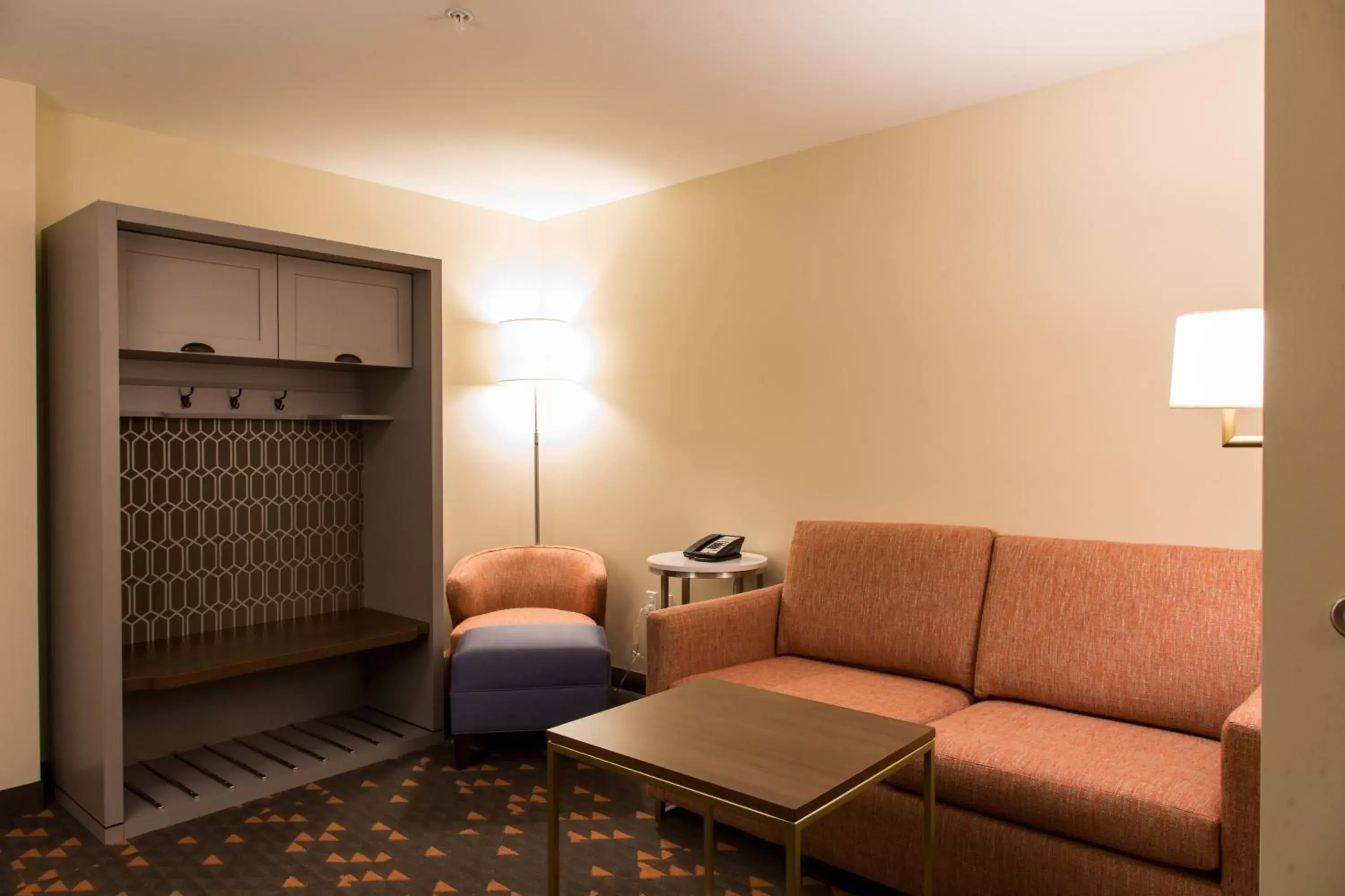 Bedroom, Seating Area in Holiday Inn Hotel & Suites - Mount Pleasant, an IHG Hotel