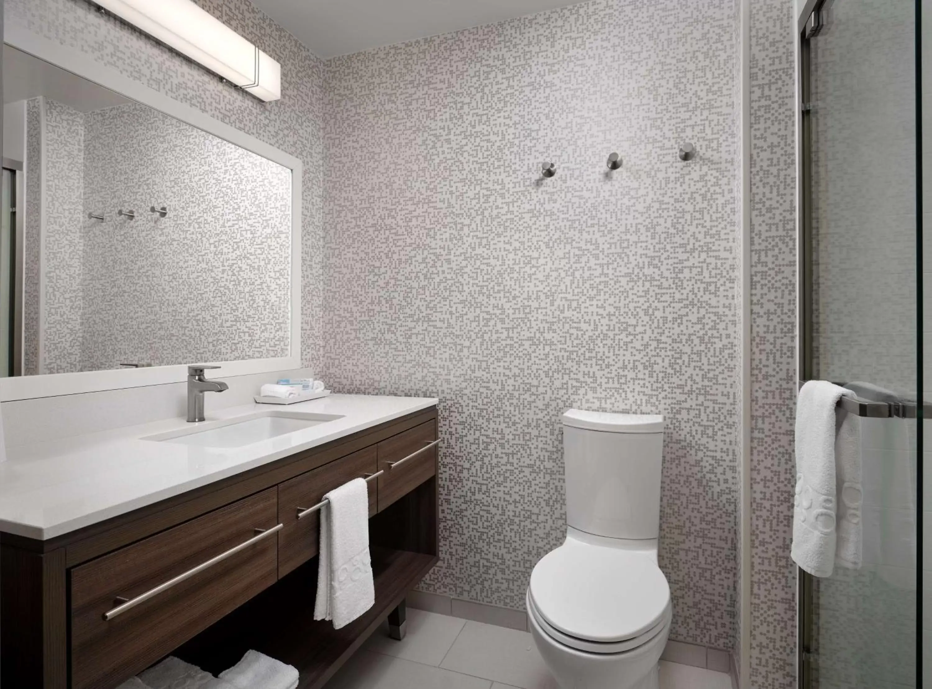 Bathroom in Home2 Suites By Hilton Fishers Indianapolis Northeast