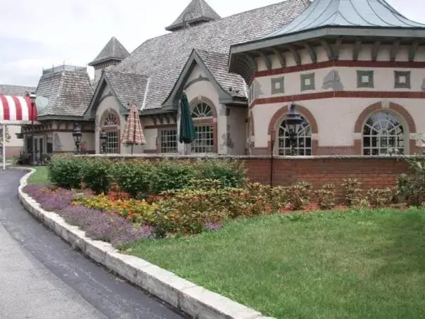 Facade/entrance in Chateau Hotel and Conference Center Facade/entrance in Chateau Hotel and Conference Center