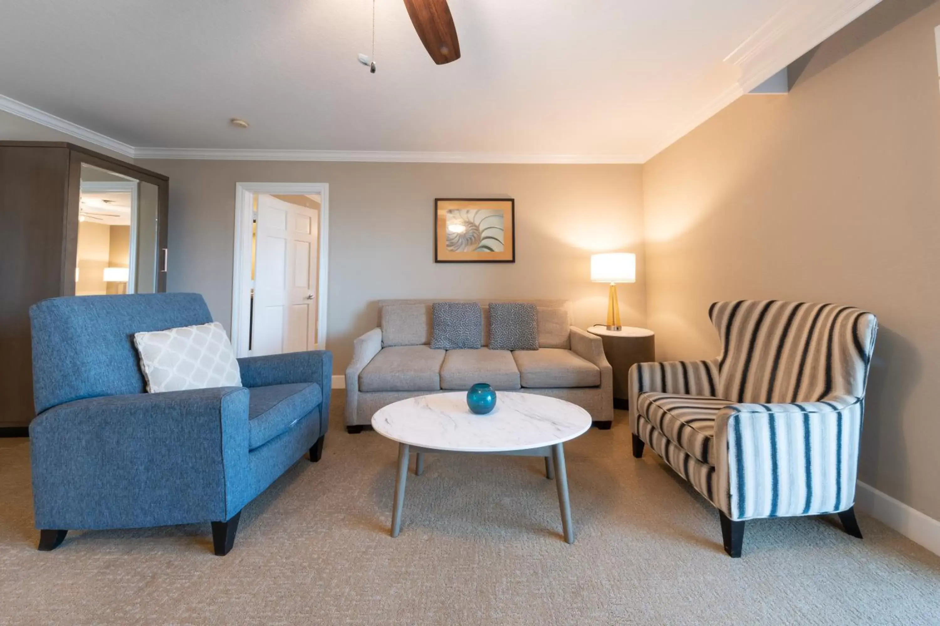 Living room, Seating Area in Carlsbad Inn Beach Resort