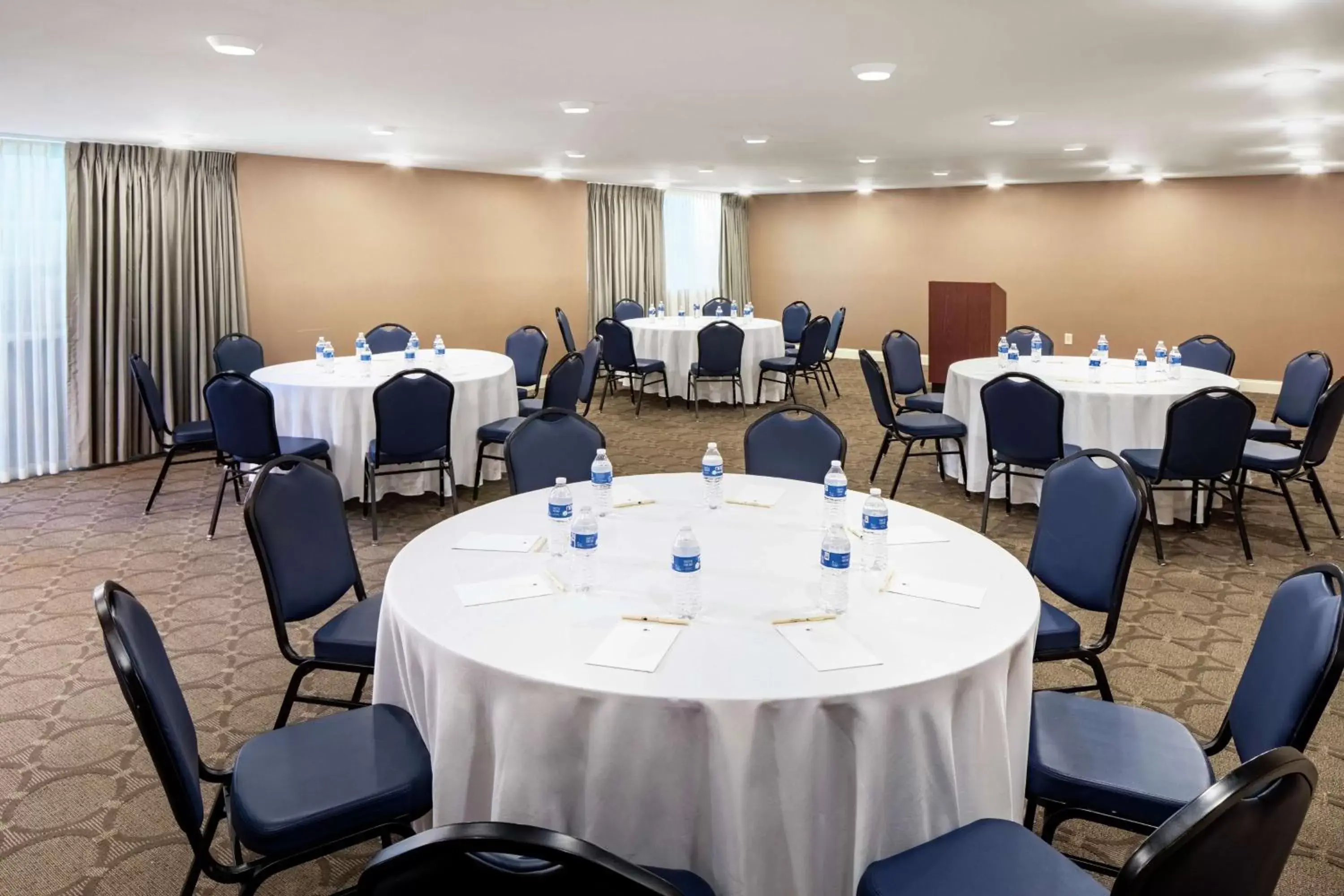 Meeting/conference room in DoubleTree by Hilton Cleveland – Westlake