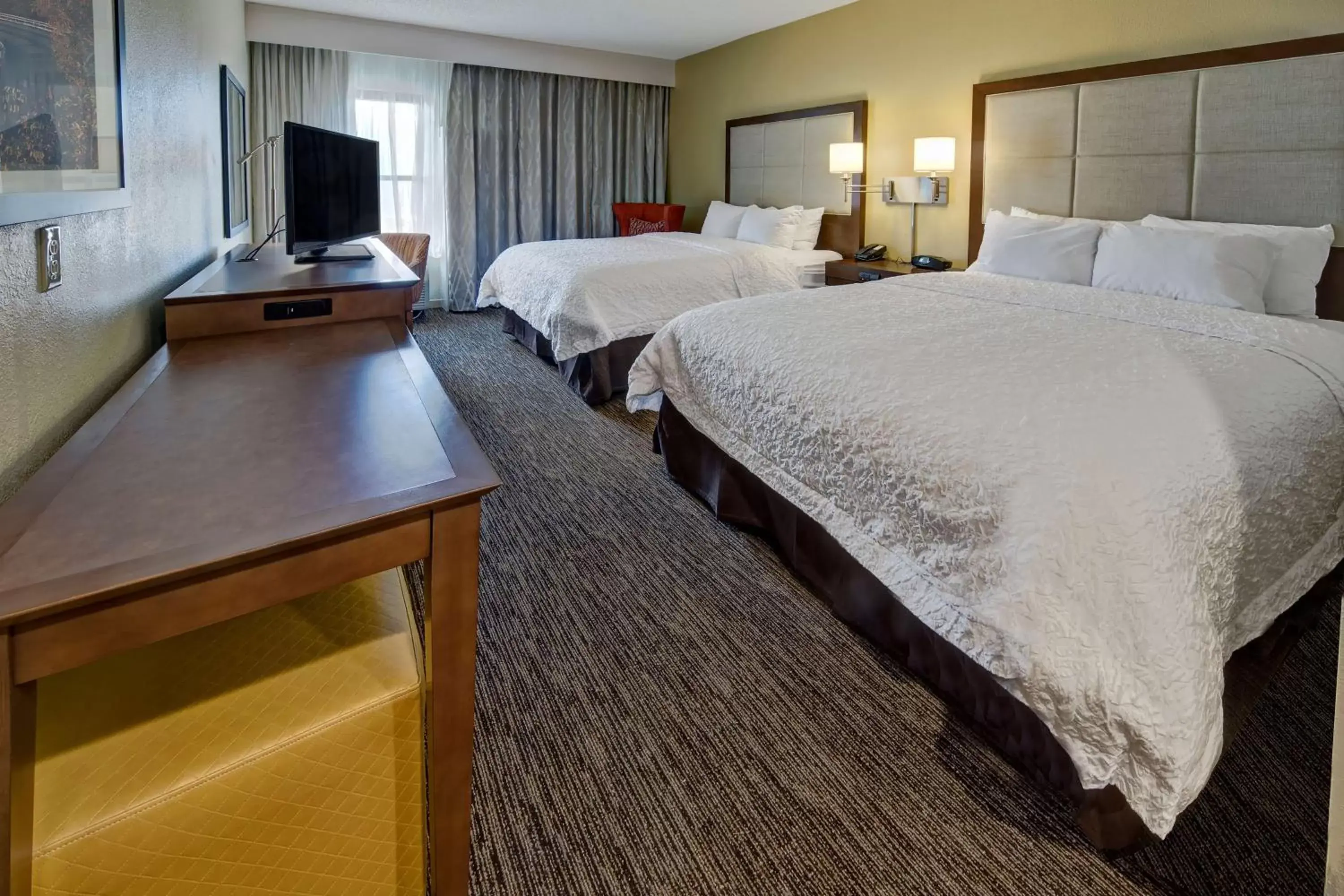 Bedroom, Bed in Hampton Inn Concord/Kannapolis