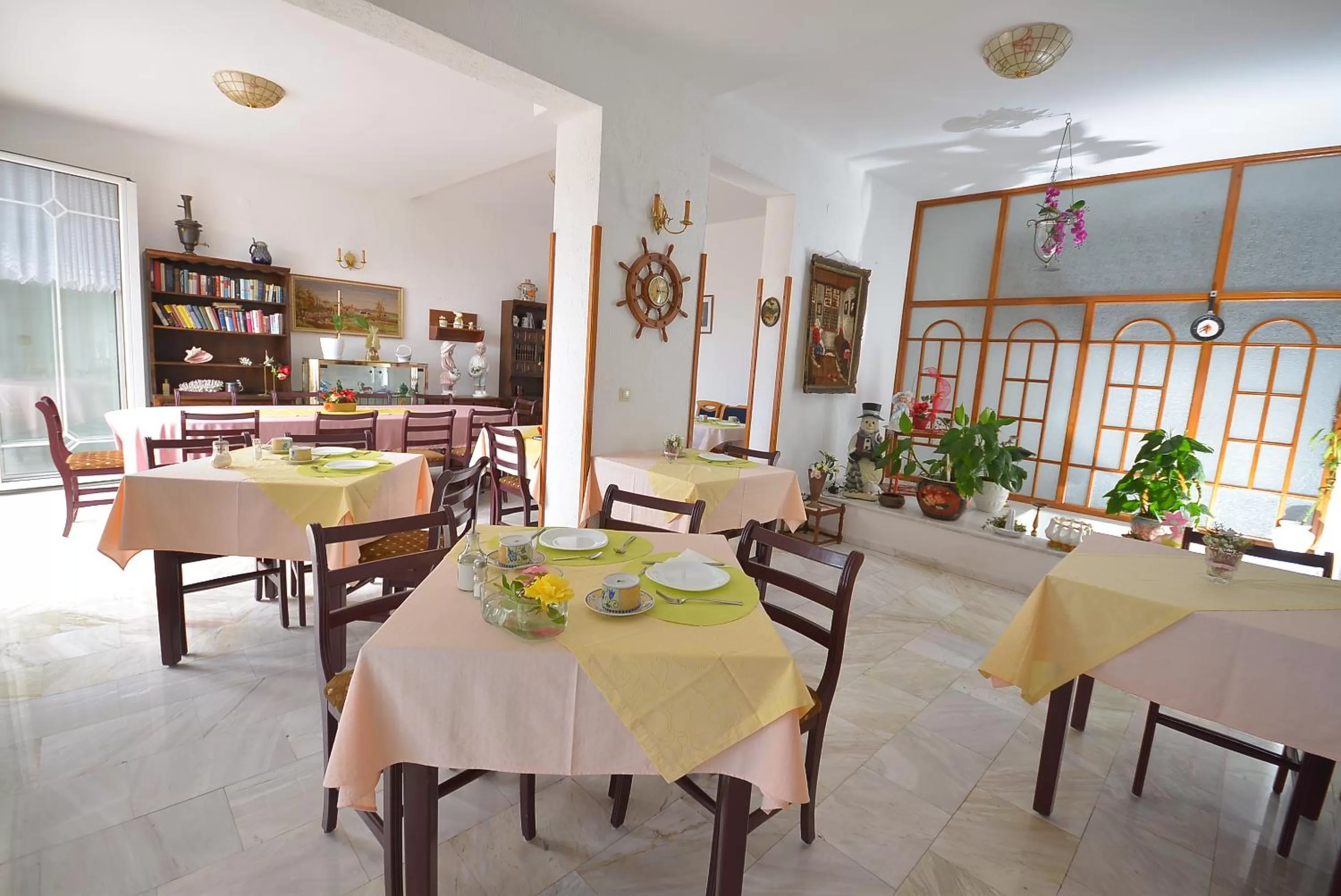 Restaurant/places to eat in Hotel Vila Margot