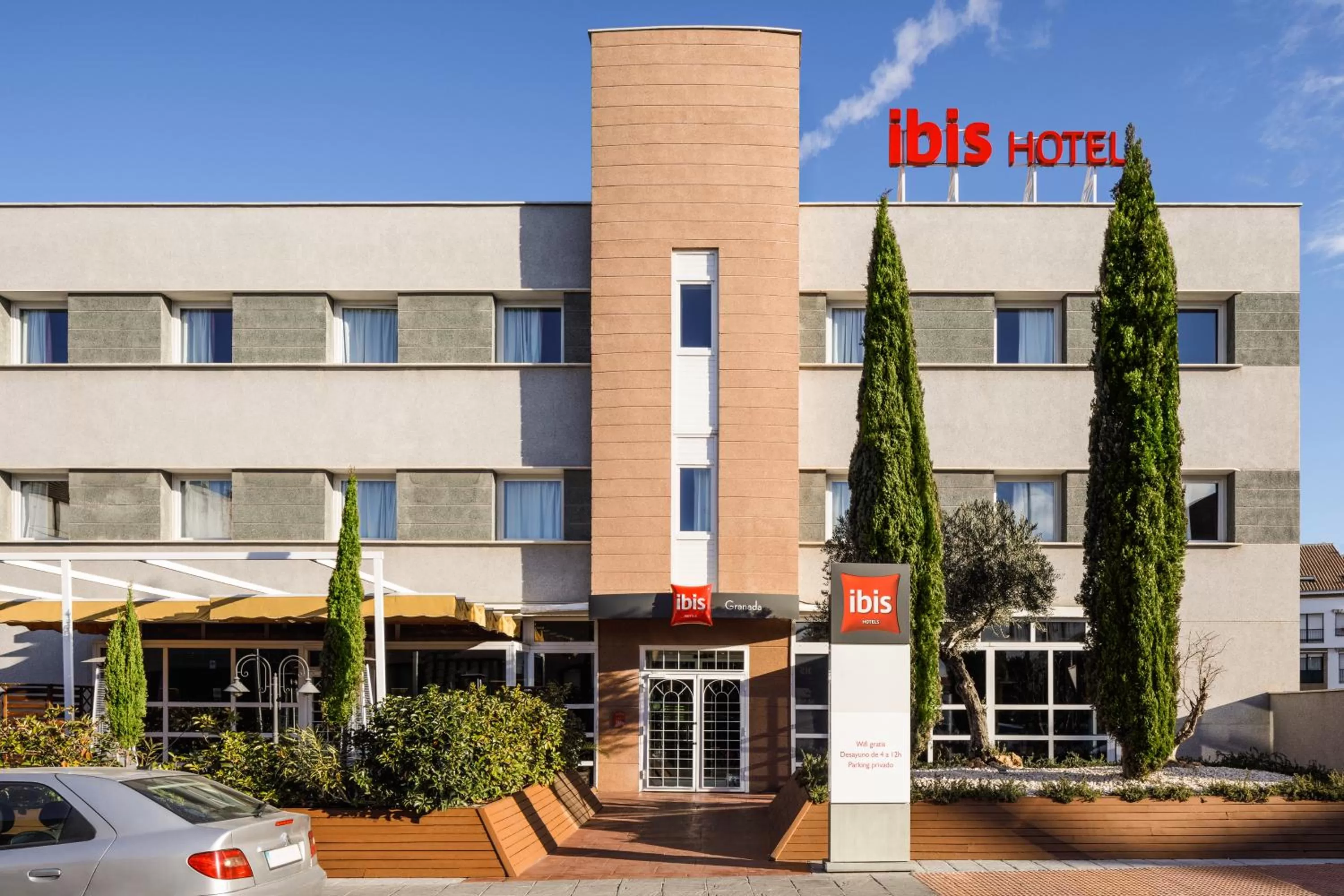 Facade/entrance in Ibis Granada