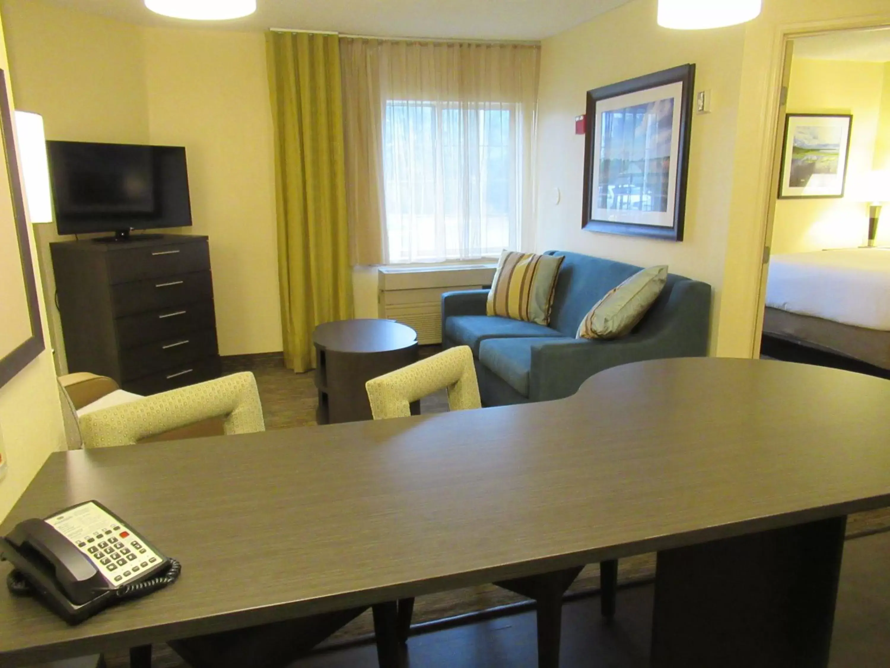 Photo of the whole room, Seating Area in Candlewood Suites Lake Mary, an IHG Hotel