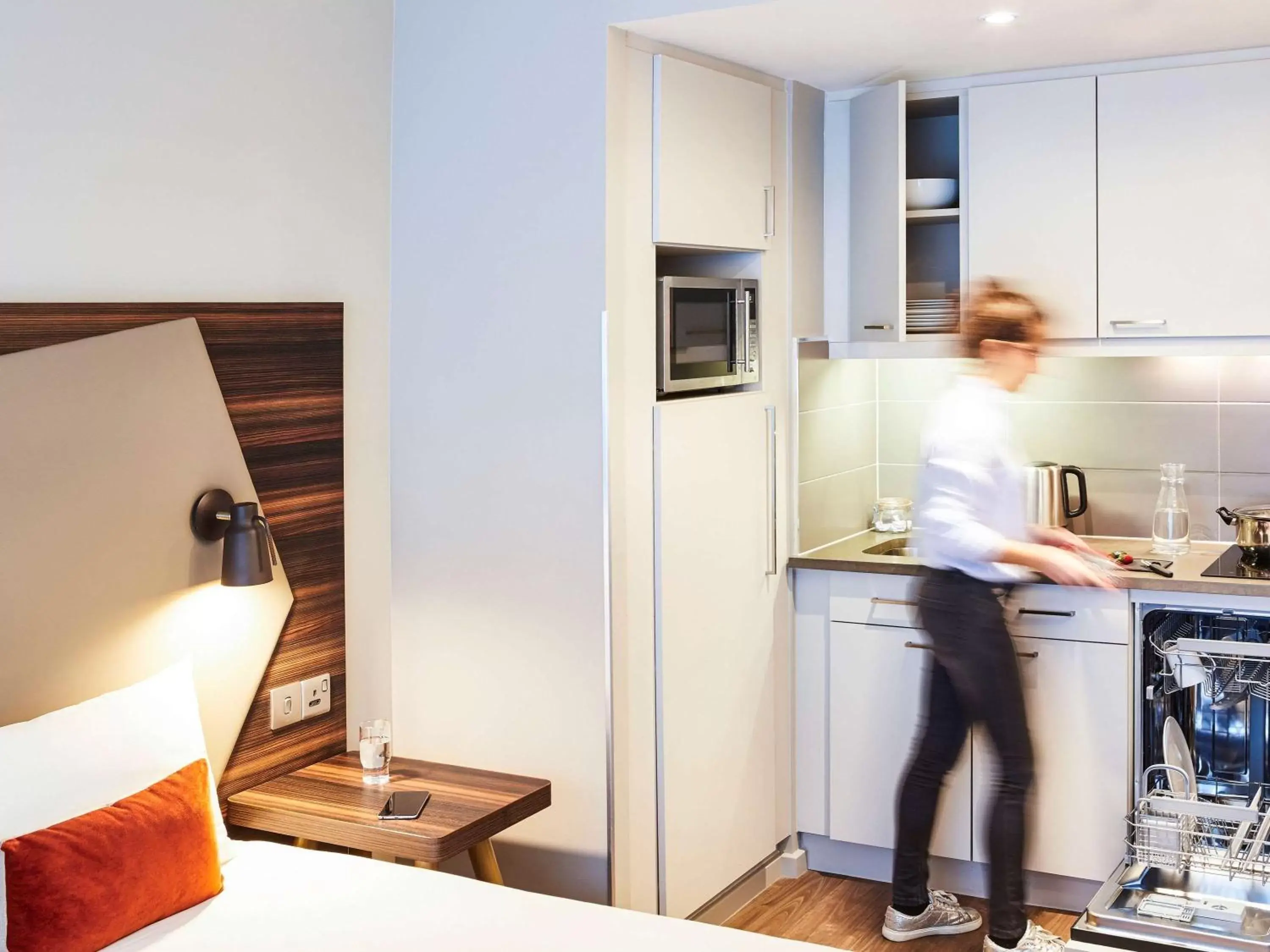 Photo of the whole room, Kitchen/Kitchenette in Aparthotel Adagio Edinburgh Royal Mile