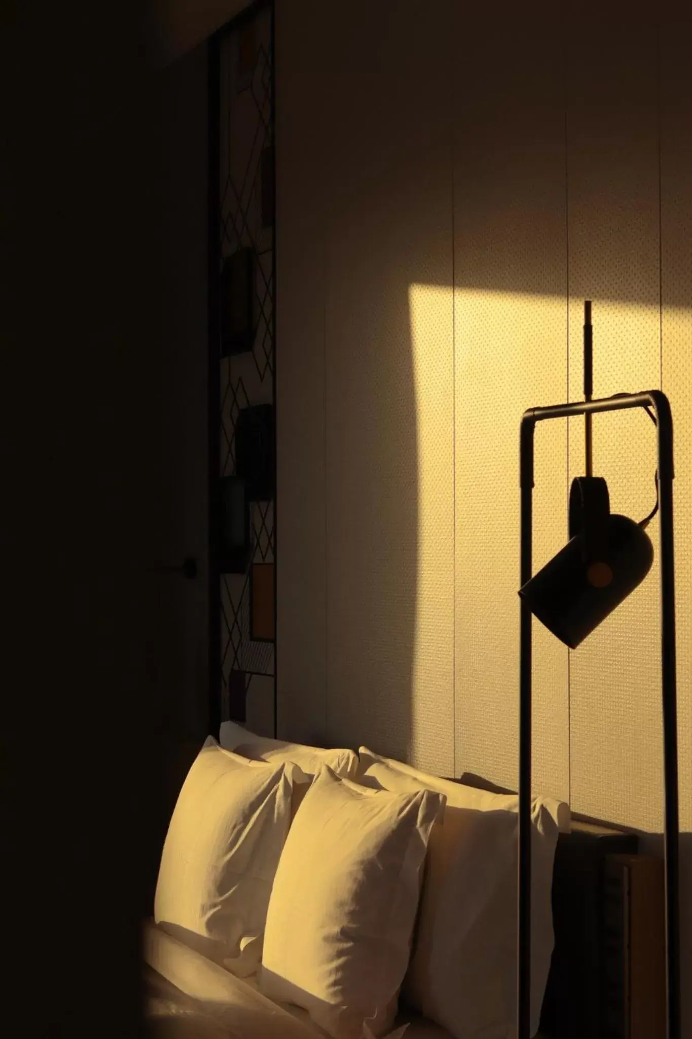 Guests, Bed in Crowne Plaza Foshan Nanhai-an IHG Hotel-Free Shuttle Bus to Canton Fair Guests, Bed in Crowne Plaza Foshan Nanhai-an IHG Hotel-Free Shuttle Bus to Canton Fair