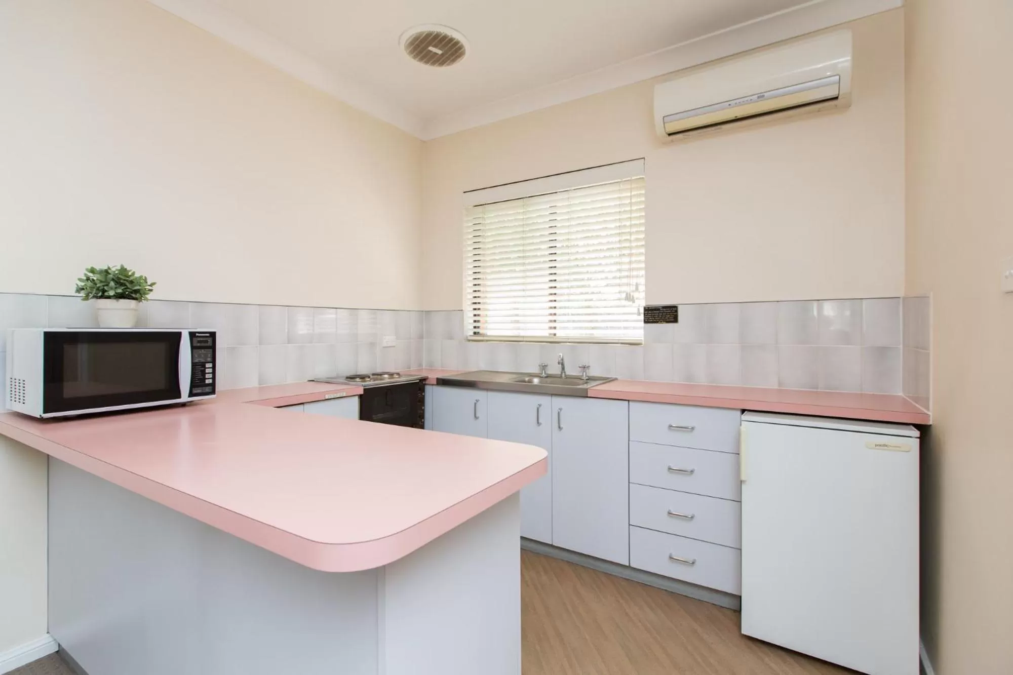 Lincoln Cottage Motor Inn