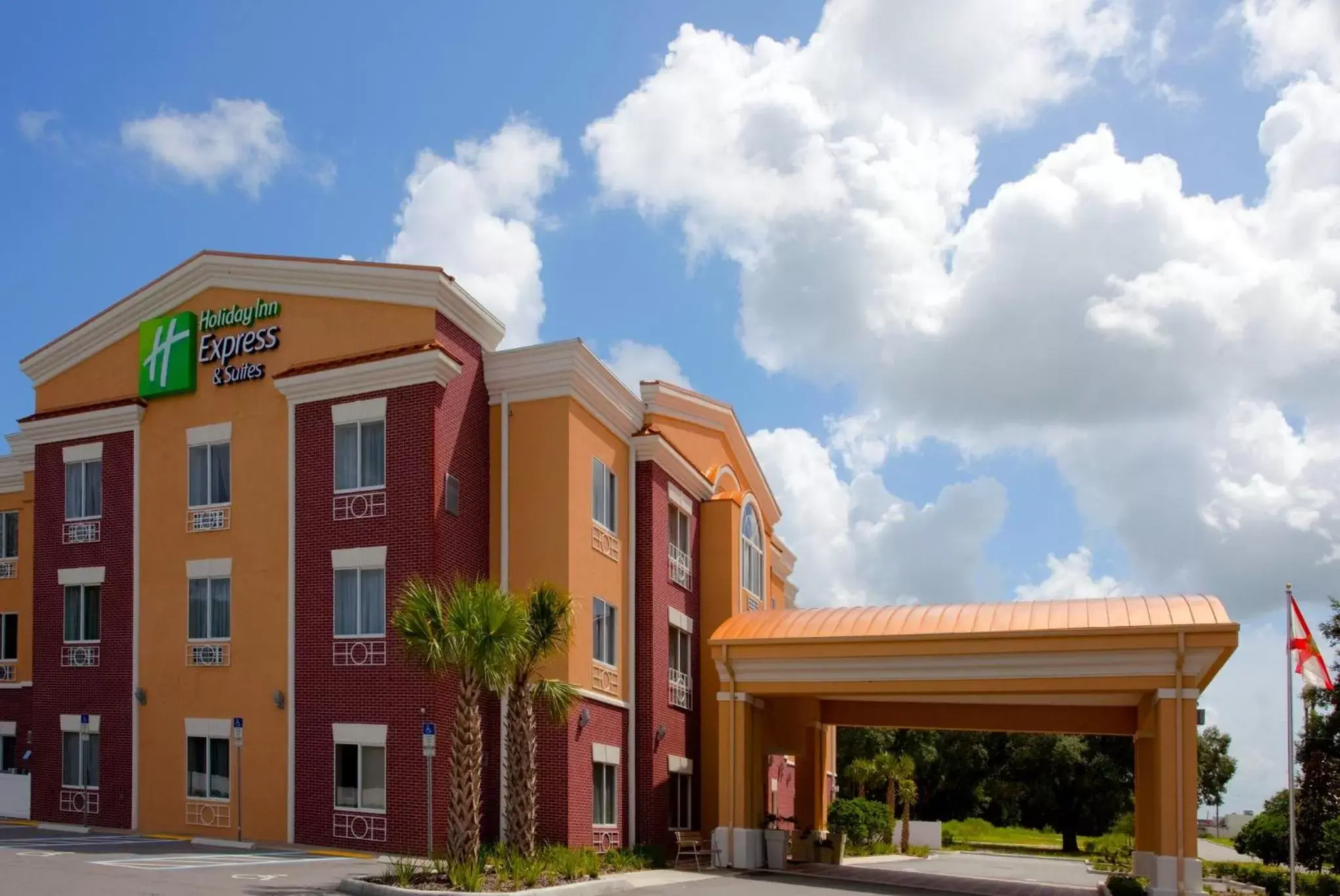 Property building in Holiday Inn Express Hotel & Suites Brooksville-I-75 by IHG Property building in Holiday Inn Express Hotel & Suites Brooksville-I-75 by IHG