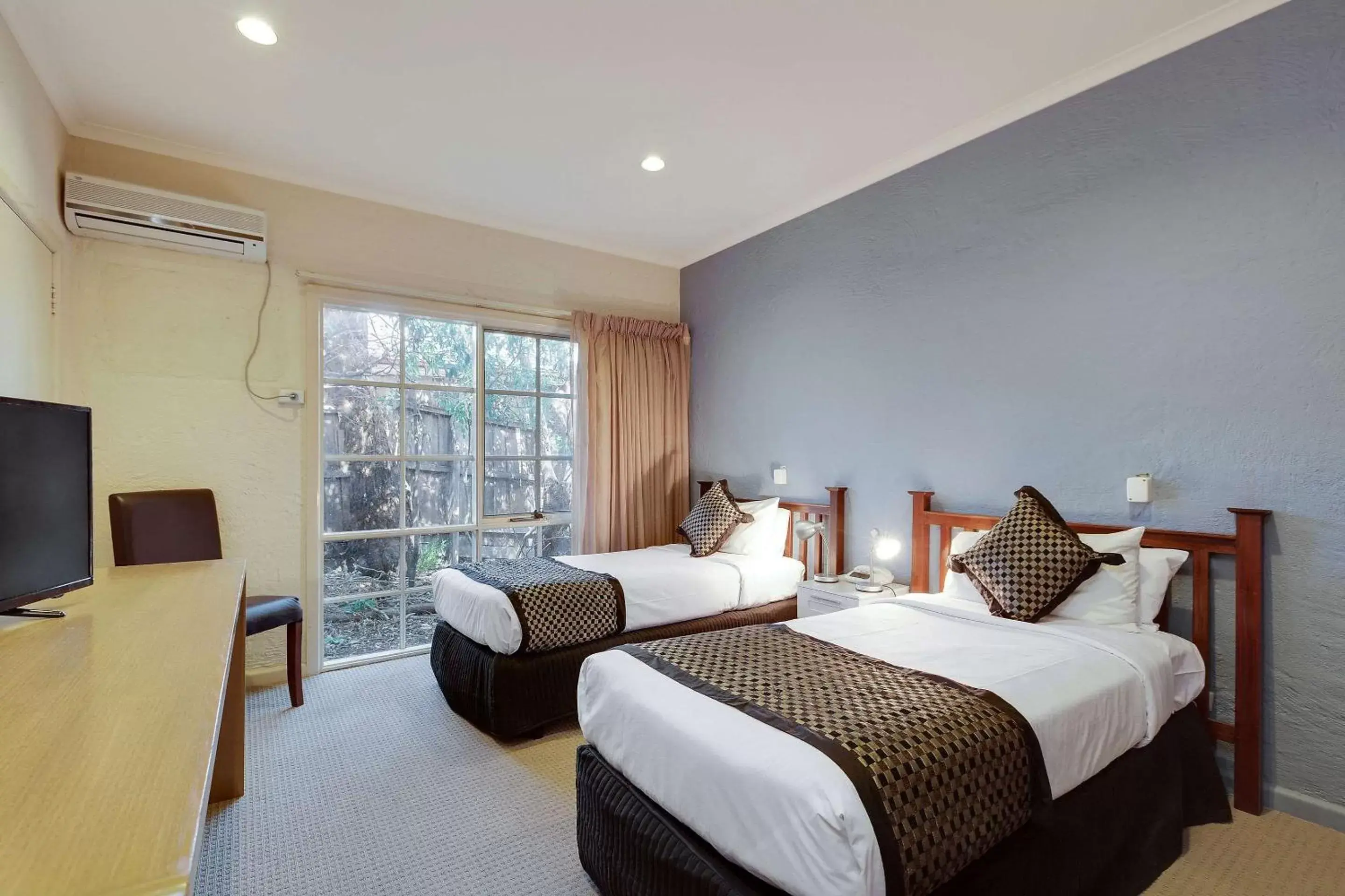 Standard Twin Room in Comfort Inn Greensborough