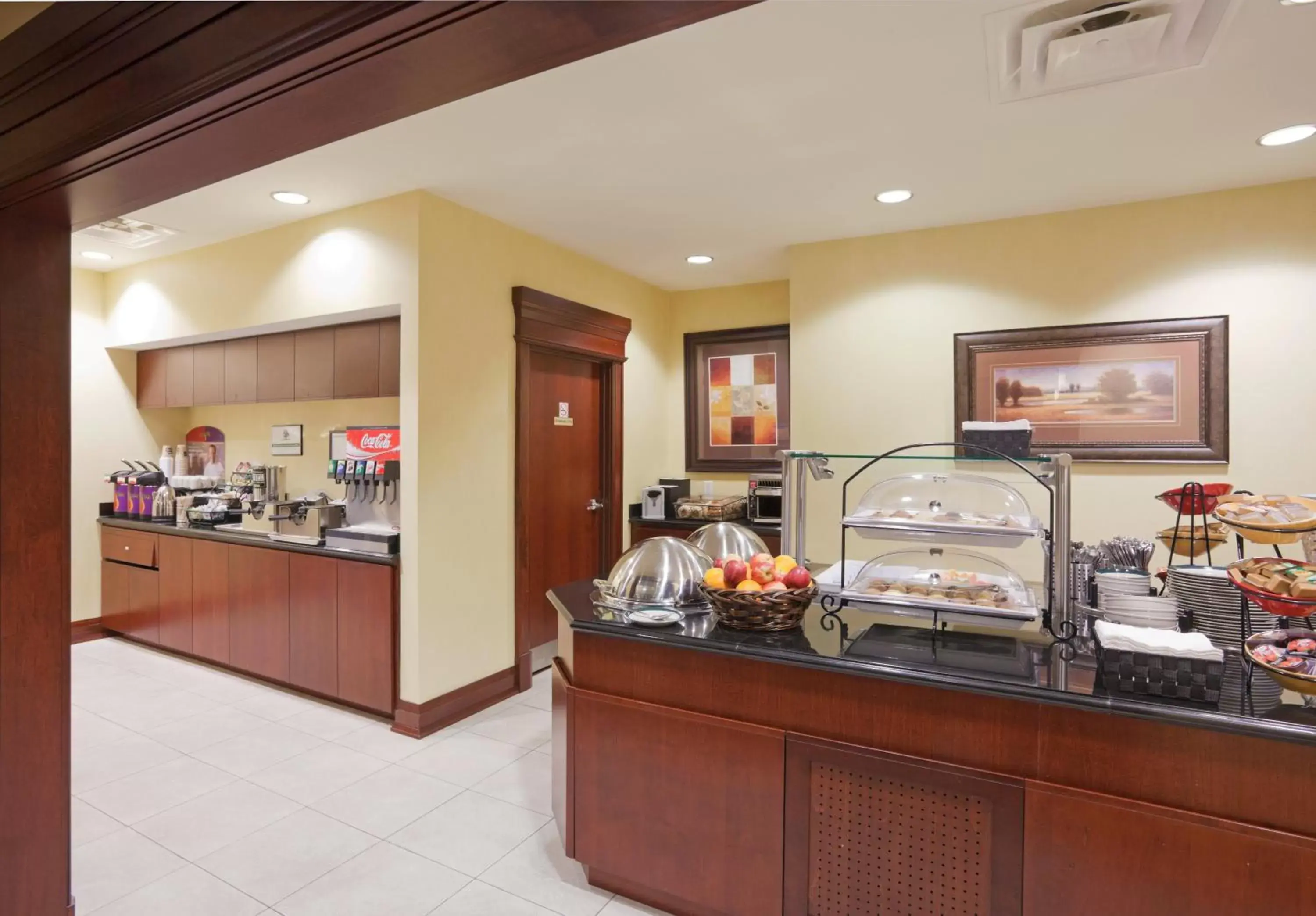 Breakfast, Restaurant/Places to Eat in Staybridge Suites Guelph, an IHG Hotel